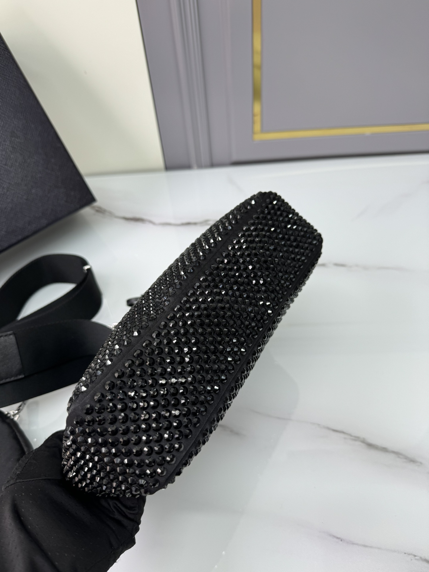[TOP] PRADA Re-Edition 2005 Bag Crystal 22x16x6cm - Black