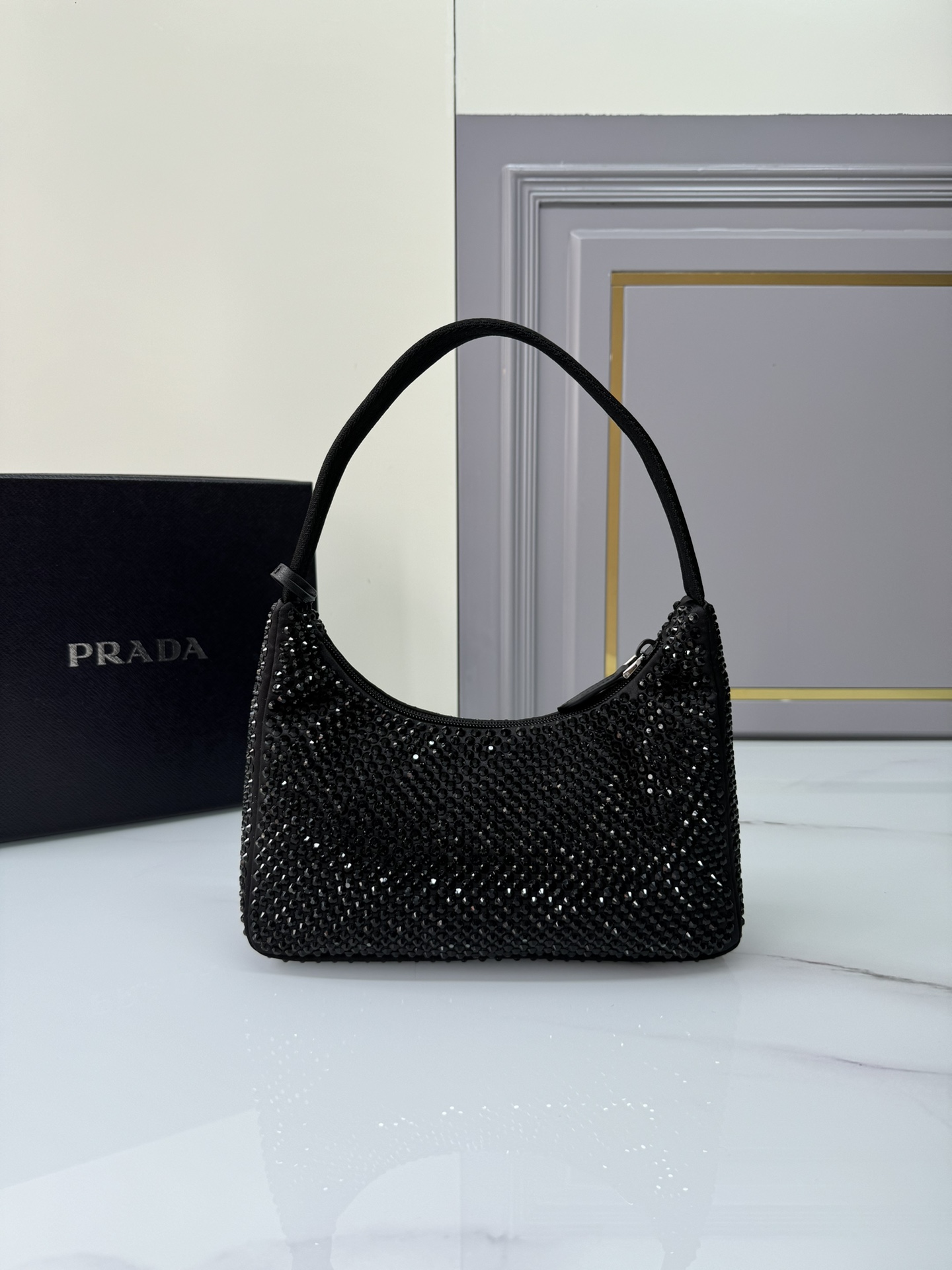 [TOP] PRADA Re-Edition 2000 Bag Crystal 23x13x5cm - Black