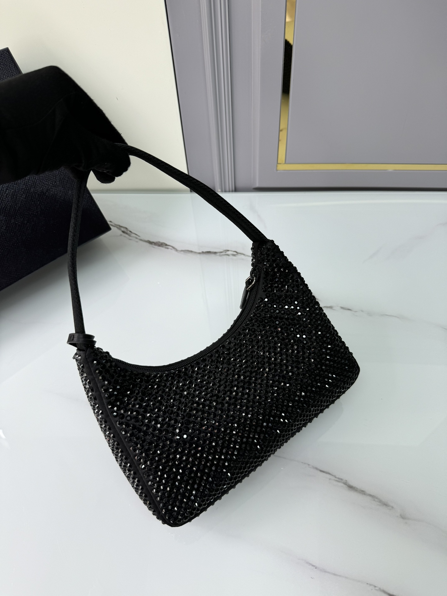 [TOP] PRADA Re-Edition 2000 Bag Crystal 23x13x5cm - Black