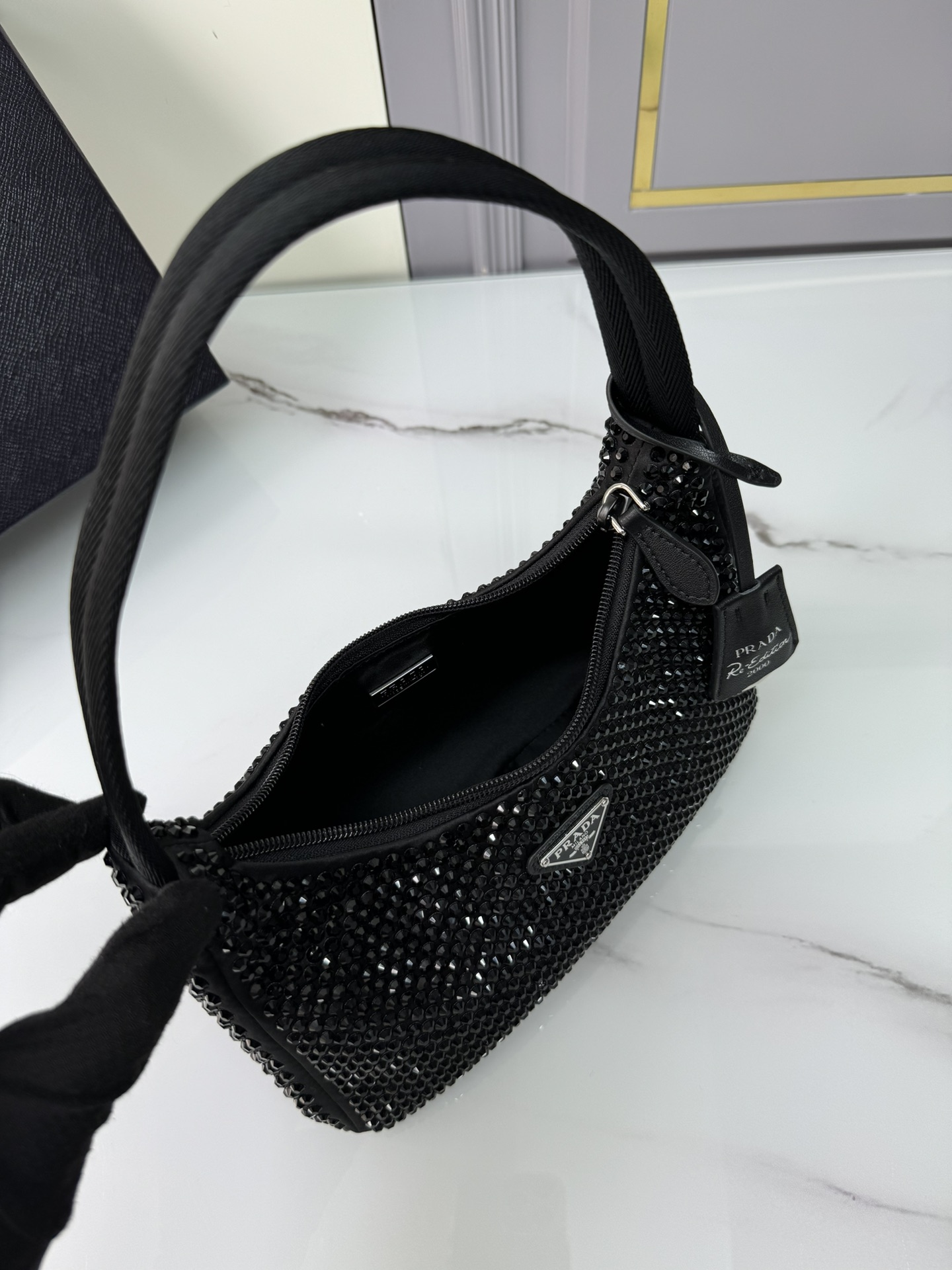 [TOP] PRADA Re-Edition 2000 Bag Crystal 23x13x5cm - Black