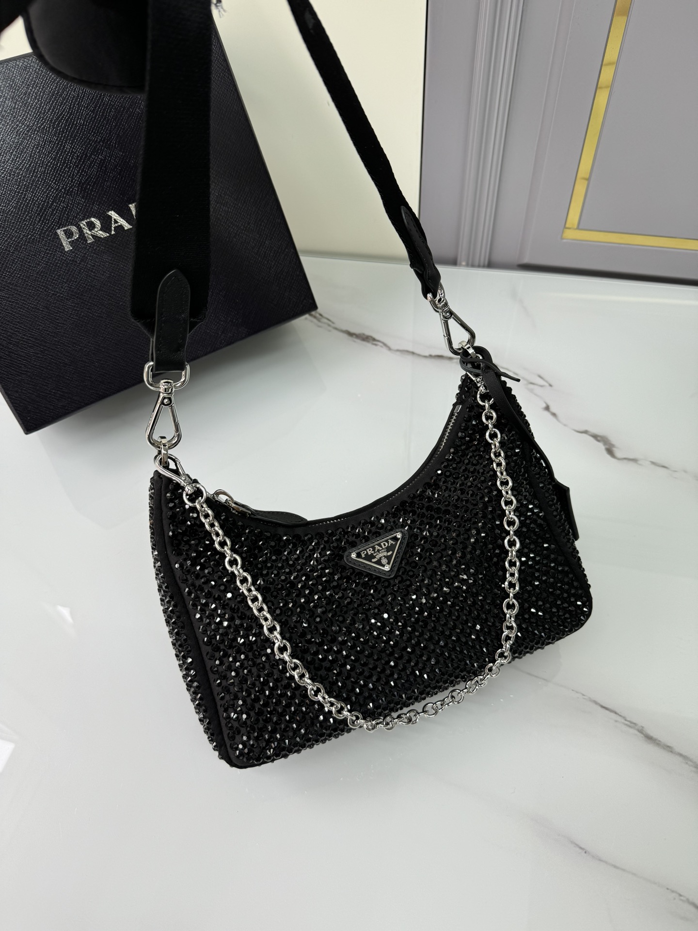 [TOP] PRADA Re-Edition 2005 Bag Crystal 22x16x6cm - Black