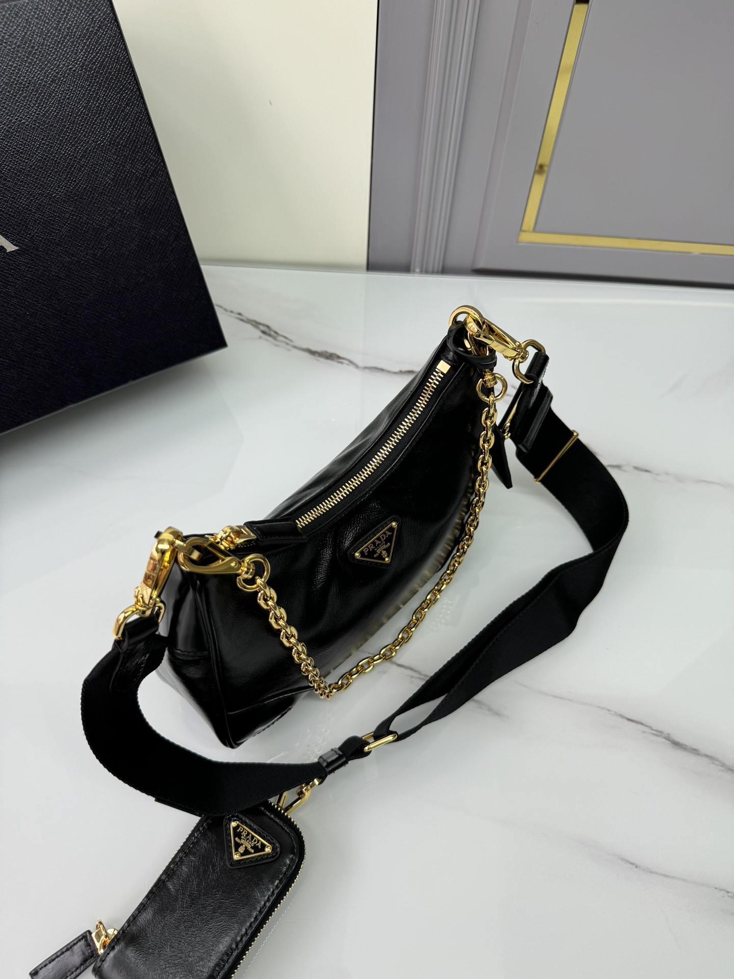 [TOP] PRADA Re-Edition 2005 Hobo Bag Oiled Cowhide 23x17x6.5cm - Black