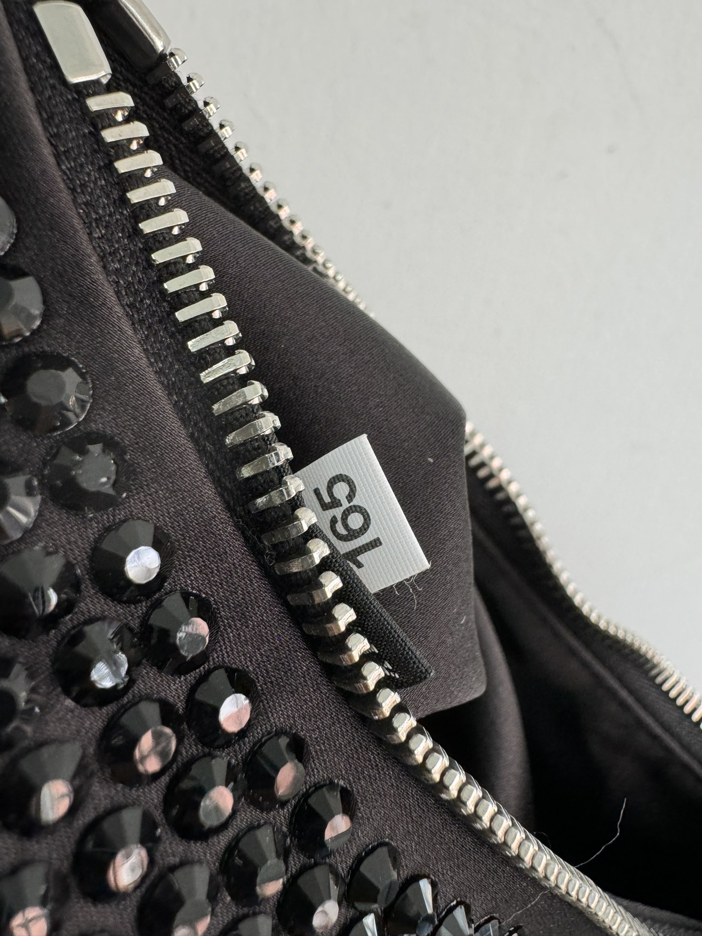 [TOP] PRADA Re-Edition 2005 Bag Crystal 22x16x6cm - Black