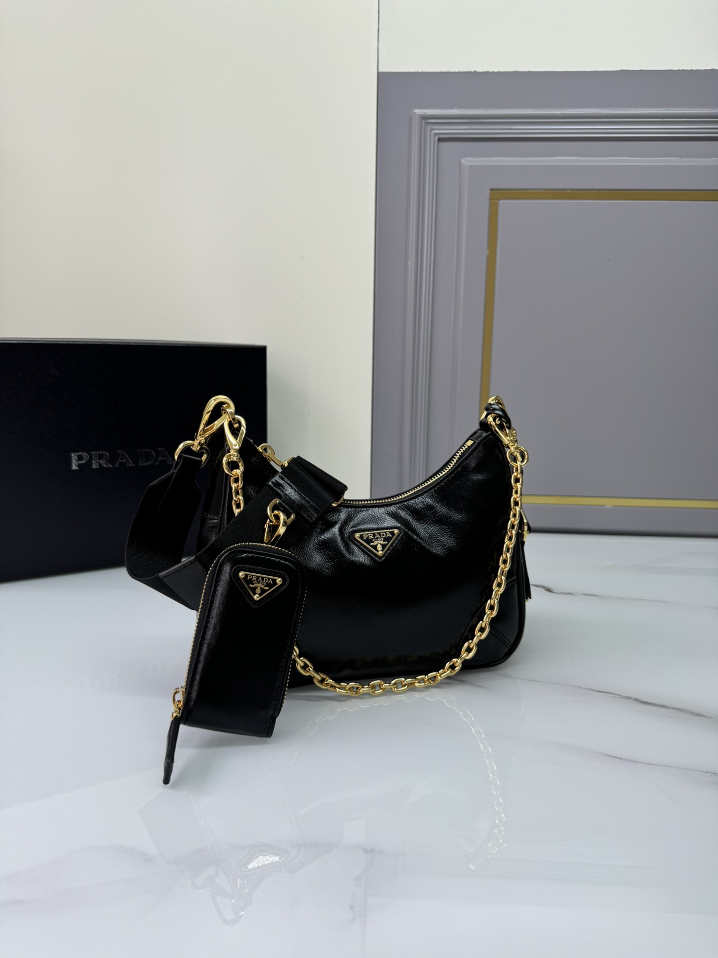 [TOP] PRADA Re-Edition 2005 Hobo Bag Oiled Cowhide 23x17x6.5cm - Black