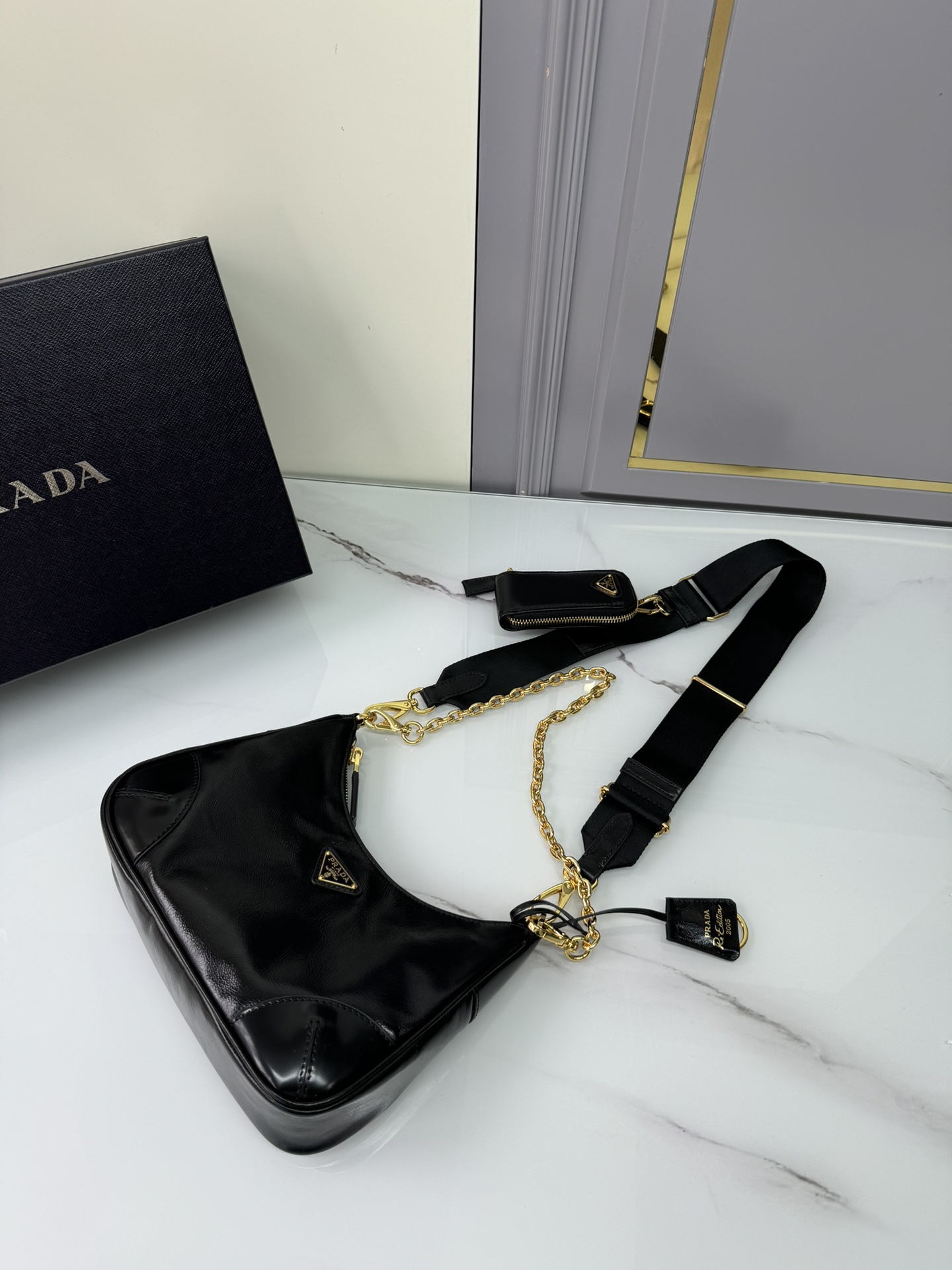 [TOP] PRADA Re-Edition 2005 Hobo Bag Oiled Cowhide 23x17x6.5cm - Black