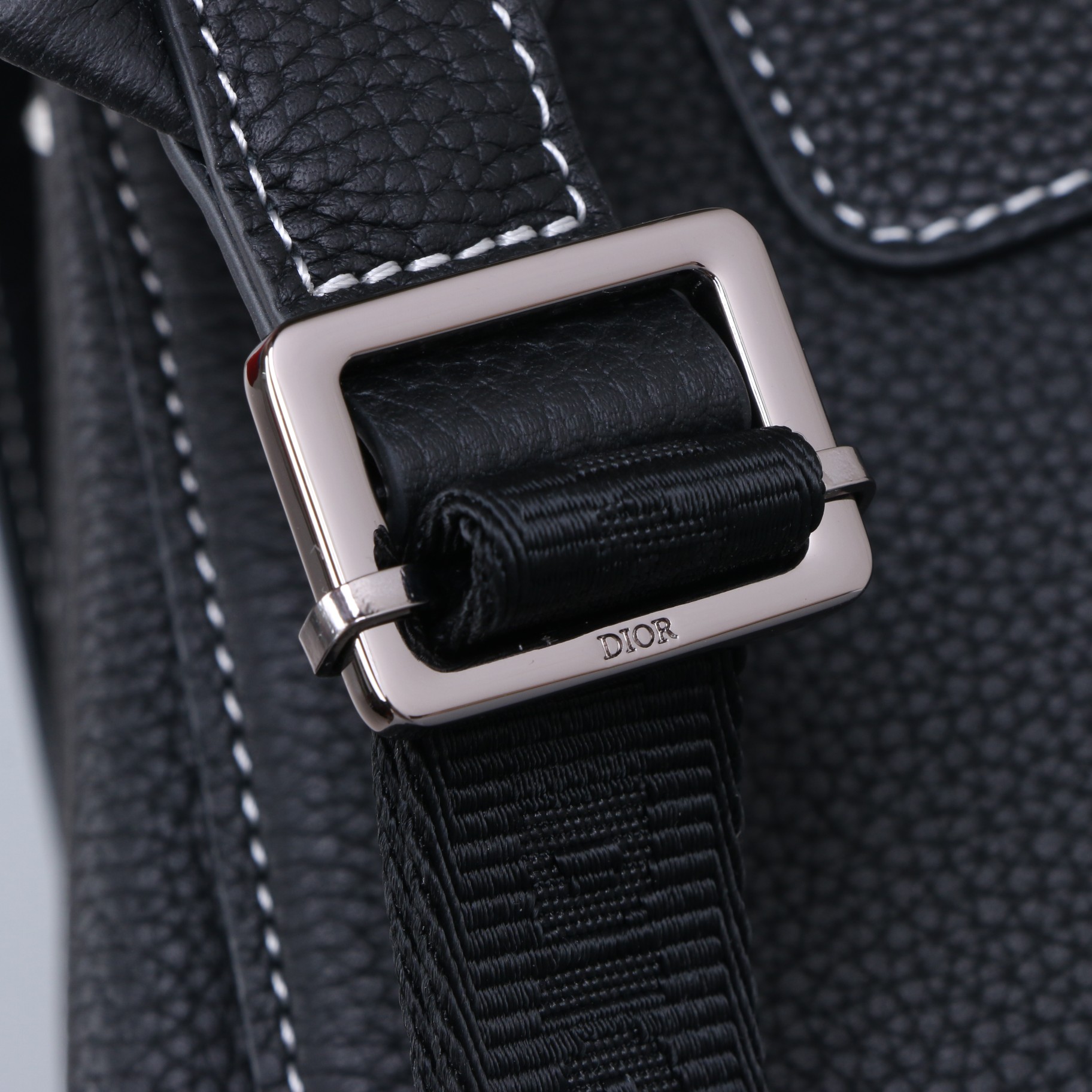 [TOP] Christian Dior Granular Texture Cowhide Backpack - 37×44×16cm - Black