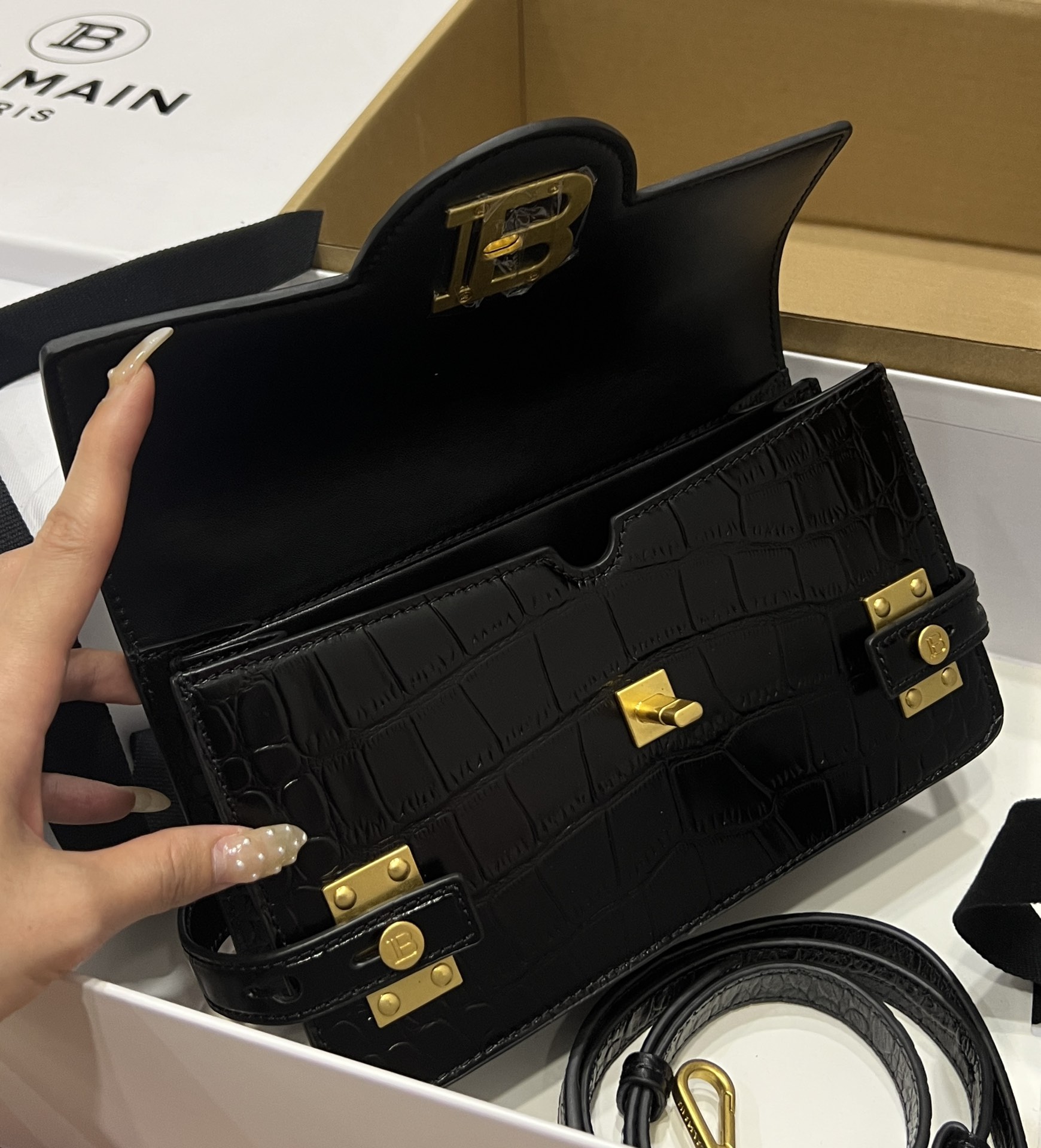 [TOP] Balmain Cowhide Embossed Crocodile Pattern Bag 23 CM