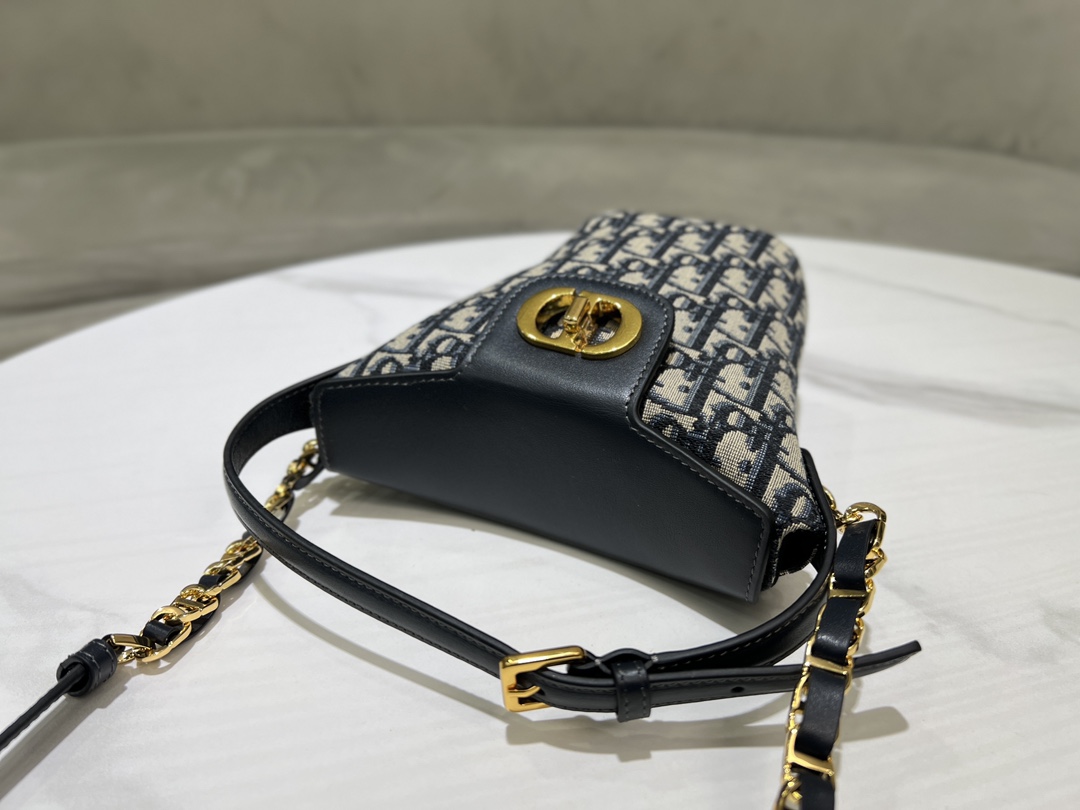 [Top] Christian Dior Cowhide 30 Montaigne Mini Chain Bucket Bag - 17x18x8cm