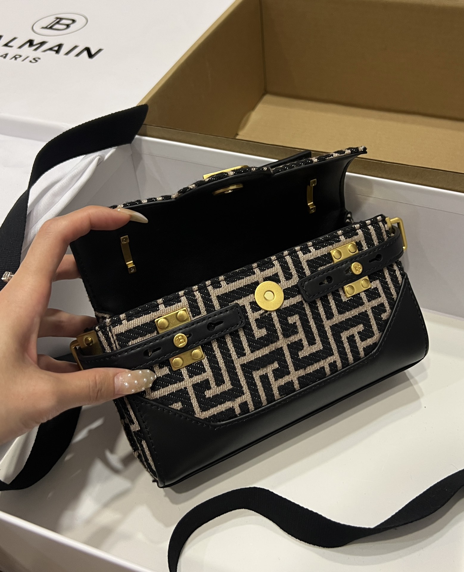 [TOP] Balmain Classic Presbyopia and Cowhide Bag 19 CM