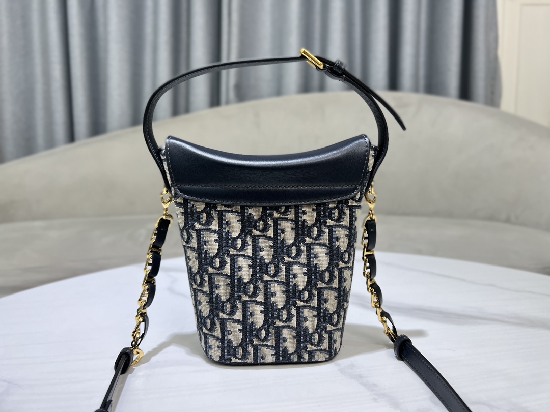 [Top] Christian Dior Cowhide 30 Montaigne Mini Chain Bucket Bag - 17x18x8cm