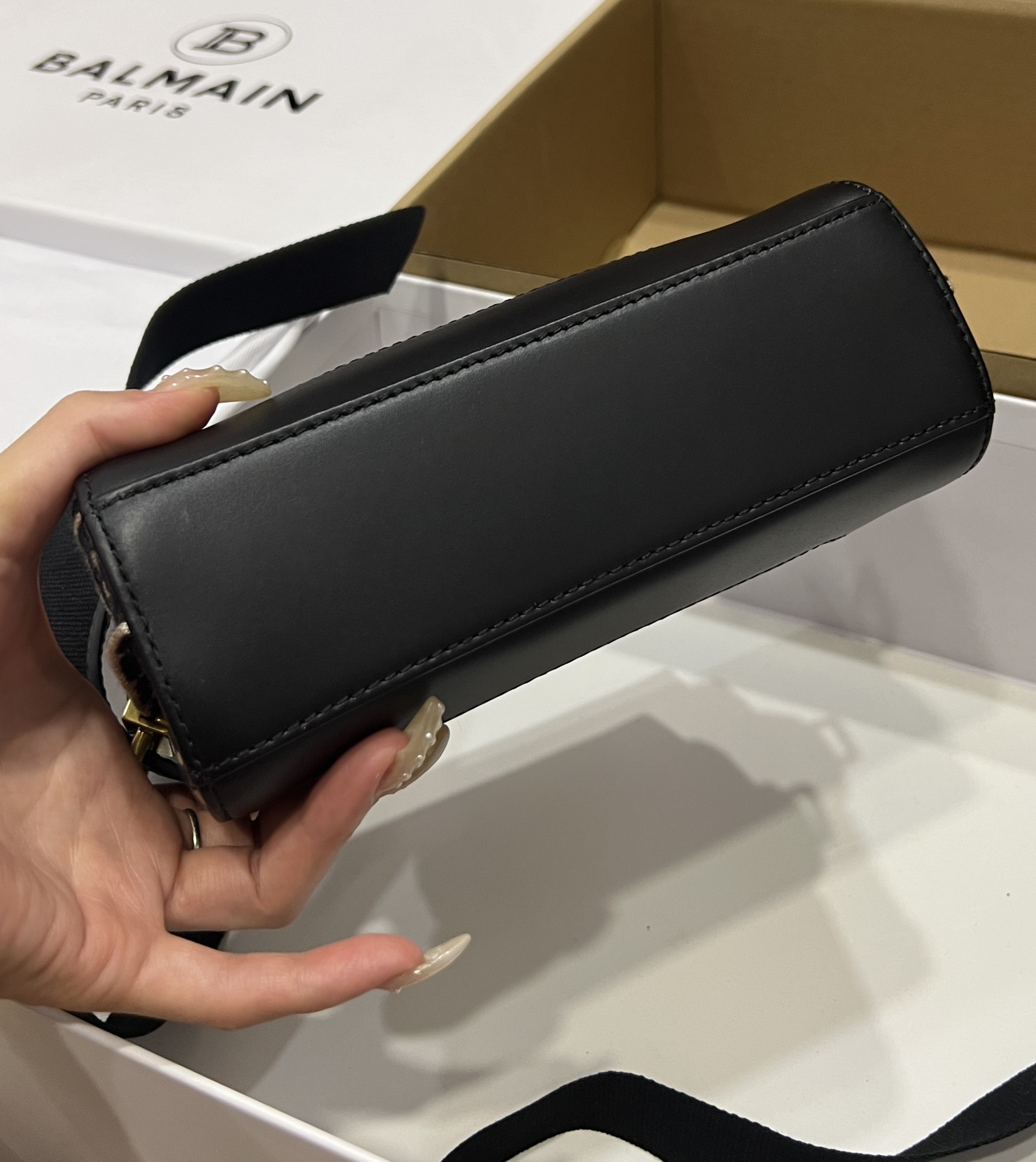 [TOP] Balmain Classic Presbyopia and Cowhide Bag 19 CM