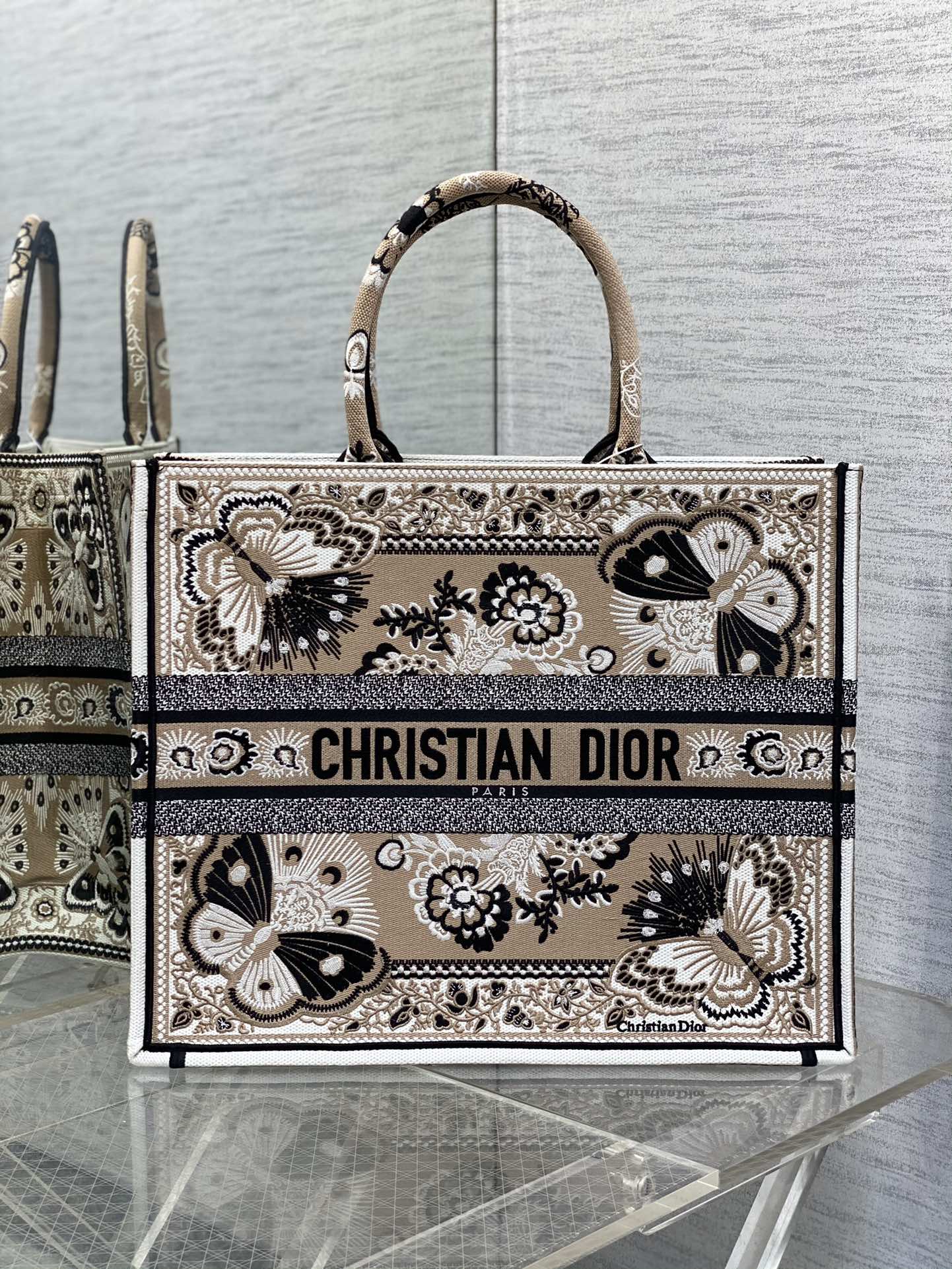 [TOP] Christian Dior Butterfly Embroidery Pattern Tote Handbags 36cm/41cm - 2 Sizes