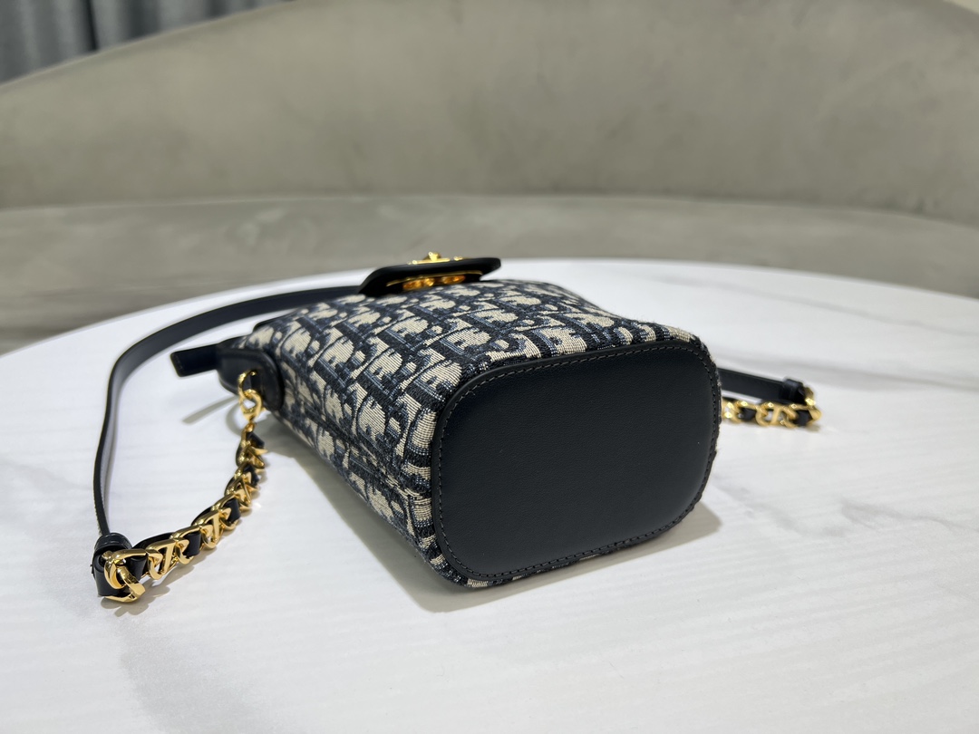 [Top] Christian Dior Cowhide 30 Montaigne Mini Chain Bucket Bag - 17x18x8cm