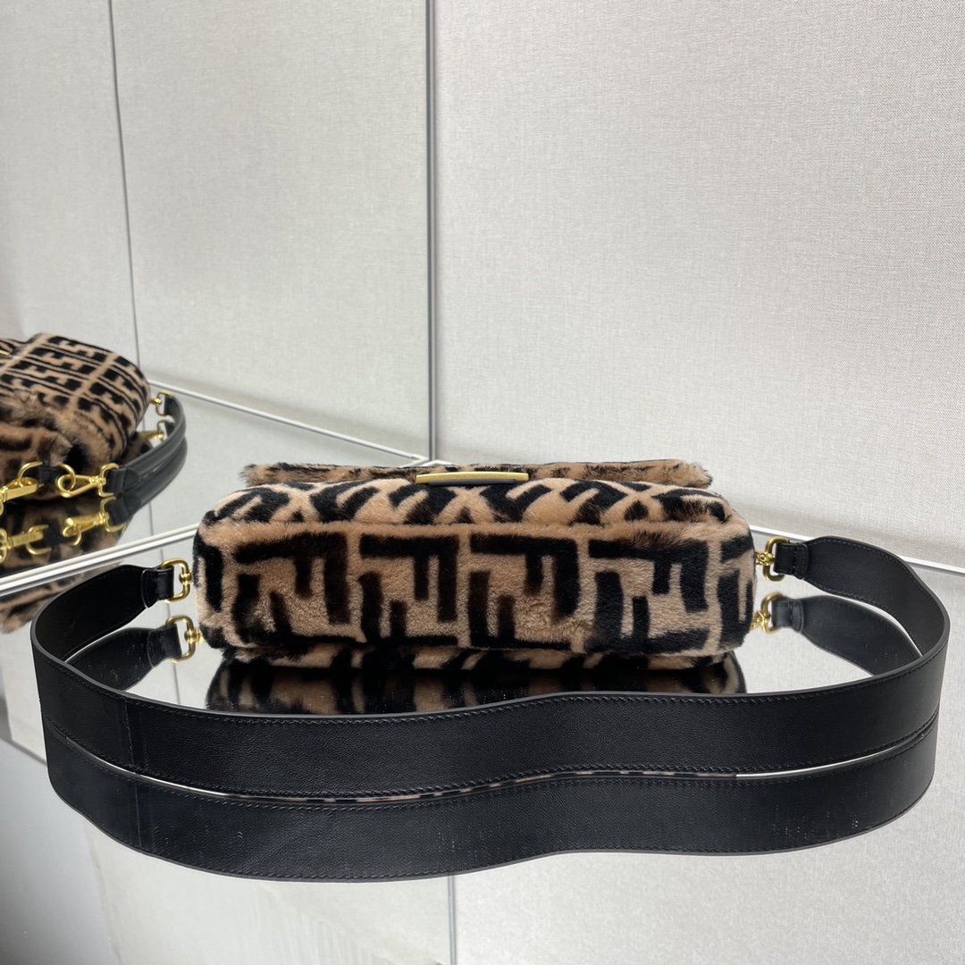 [TOP] FENDI Wool Baguette Bag - 26x13x6cm