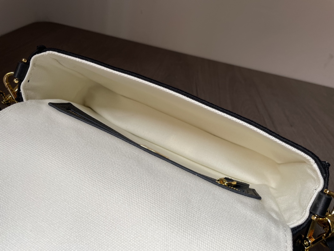 [TOP] FENDI Canvas Baguette Bag - 26x13x6cm