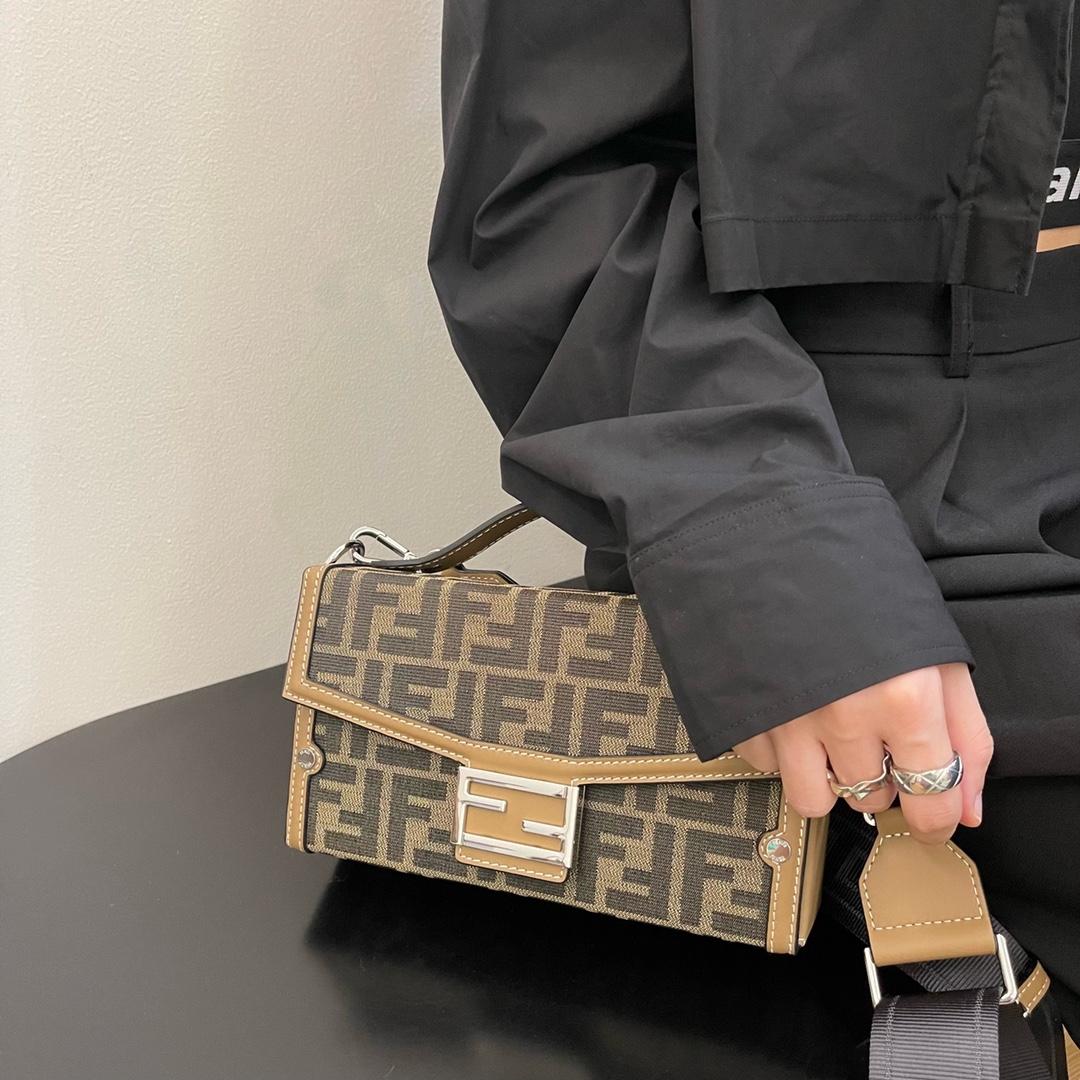 [TOP] FENDI Classic Khaki Vintage Box Bag - 23x6.5x13cm