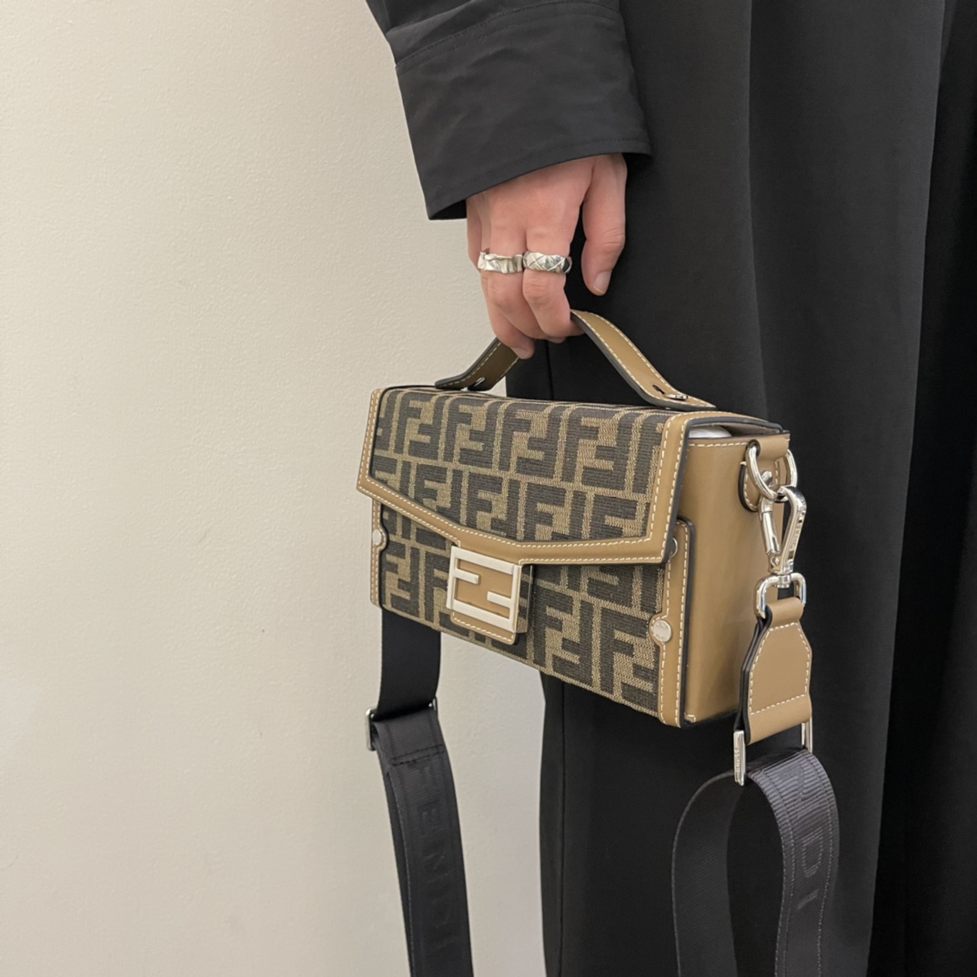 [TOP] FENDI Classic Khaki Vintage Box Bag - 23x6.5x13cm