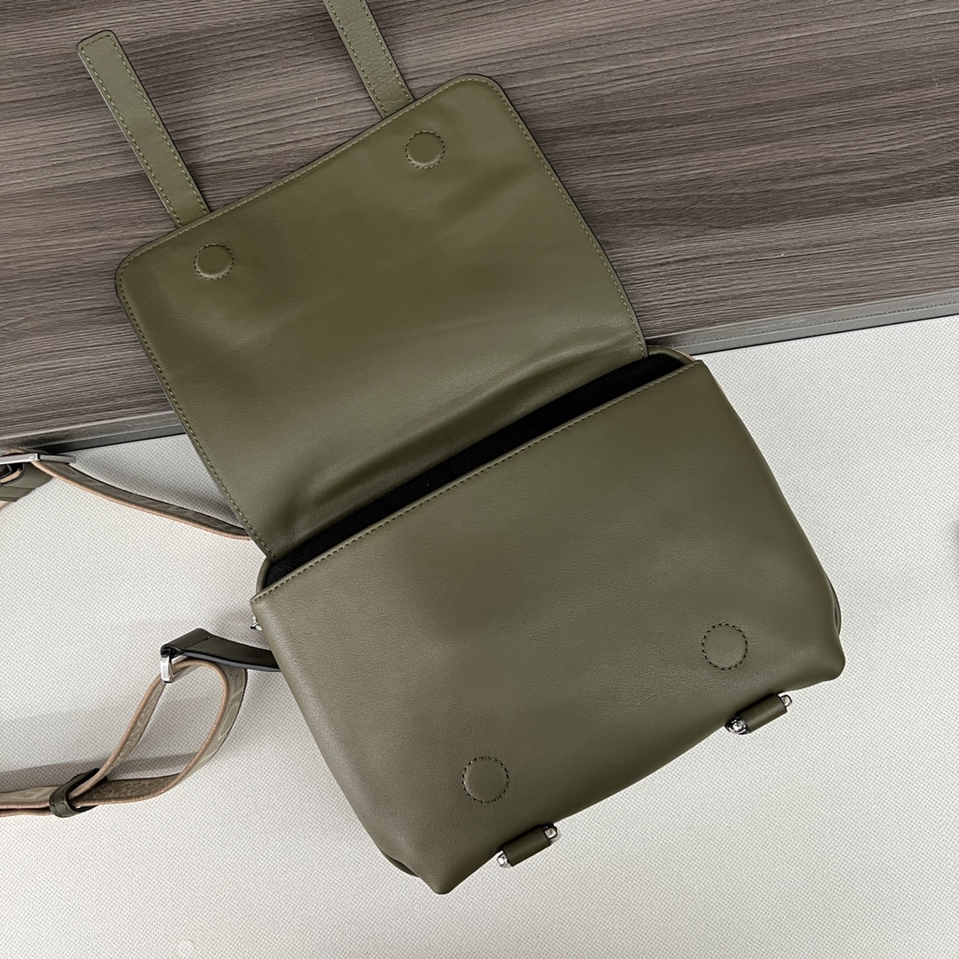 [TOP] LOEWE Military Messenger Bag in Soft Grained Calfskin 24.5x18x10.5cm - Green