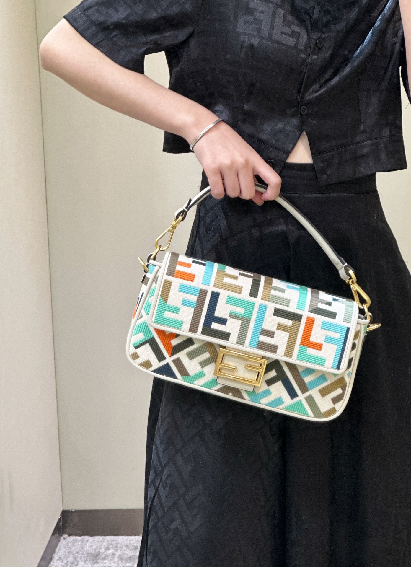 [TOP] FENDI Canvas Baguette Bag - 27×6×14cm - Two Colors