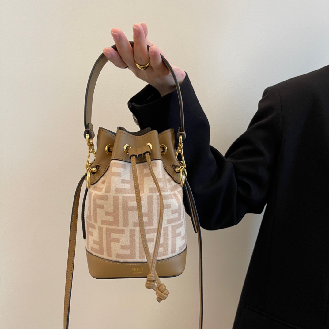 [TOP] FENDI Mon Tresor Calfskin Material Bag  - 18x12x10cm - Brown