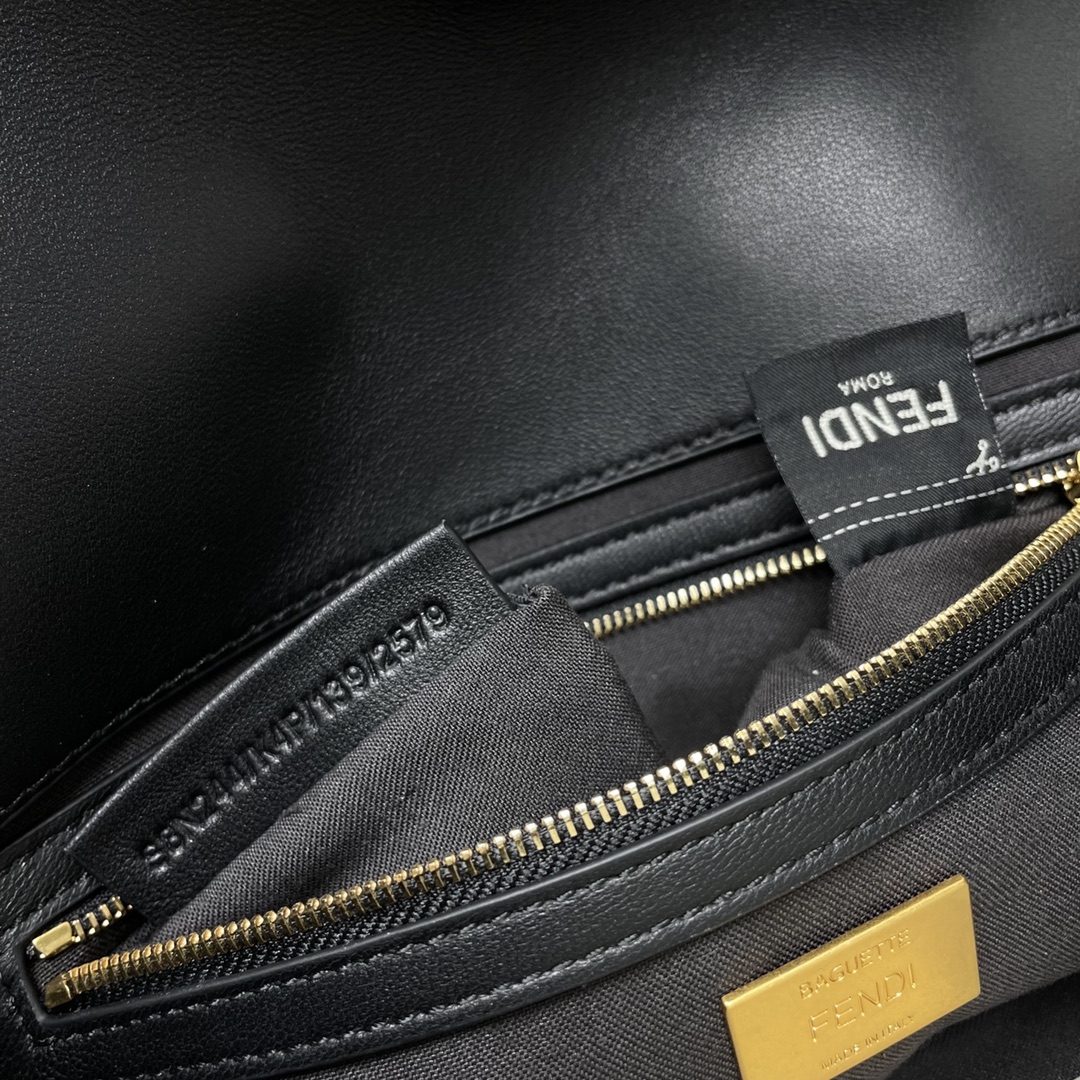 [TOP] FENDI Wool Baguette Bag - 26x13x6cm