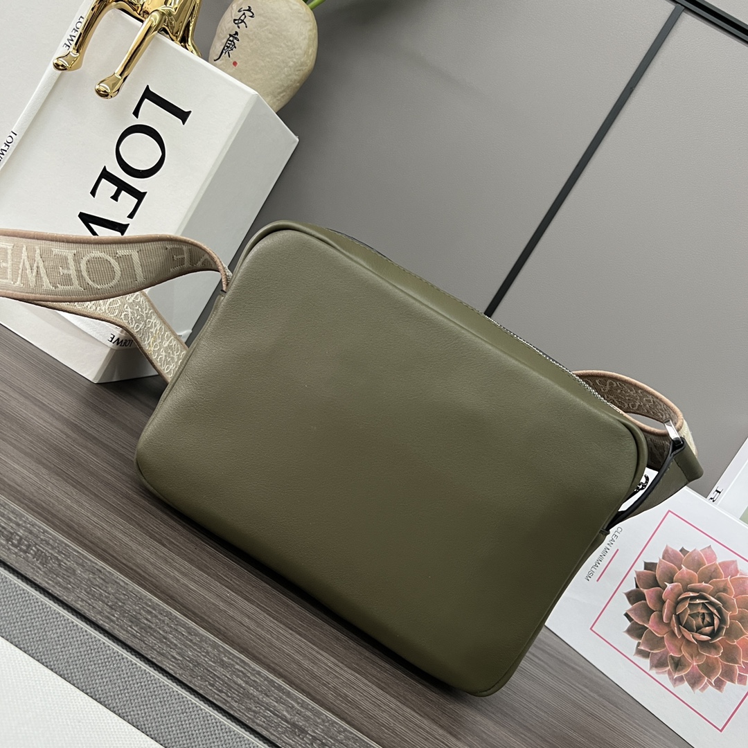 [TOP] LOEWE Military Messenger Bag in Soft Grained Calfskin 24.5x18x10.5cm - Green