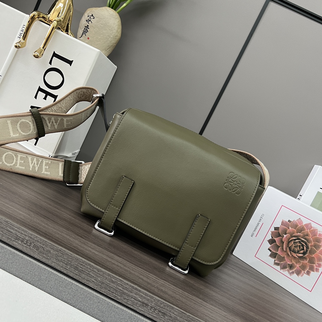 [TOP] LOEWE Military Messenger Bag in Soft Grained Calfskin 24.5x18x10.5cm - Green