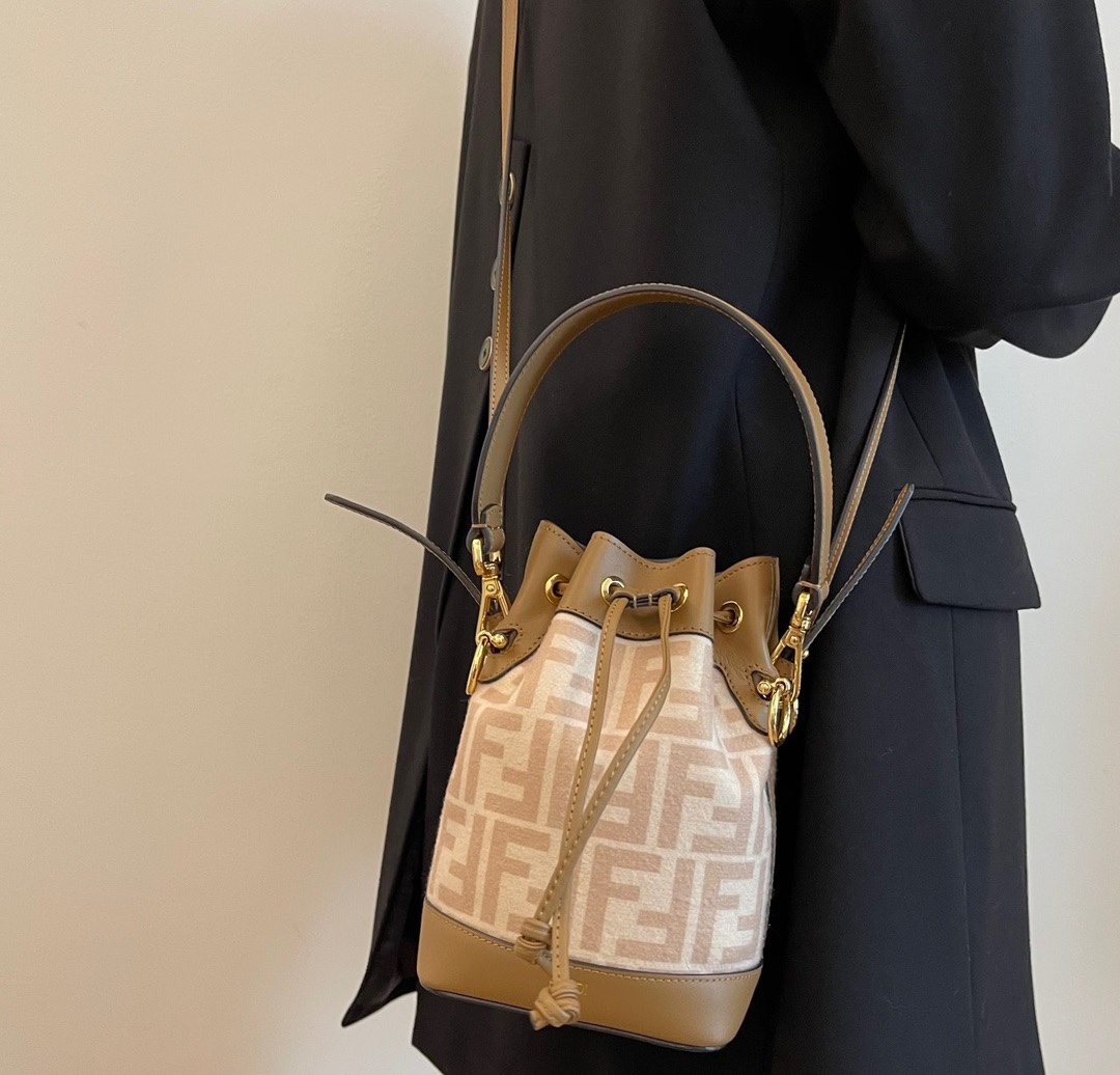 [TOP] FENDI Mon Tresor Calfskin Material Bag  - 18x12x10cm - Brown