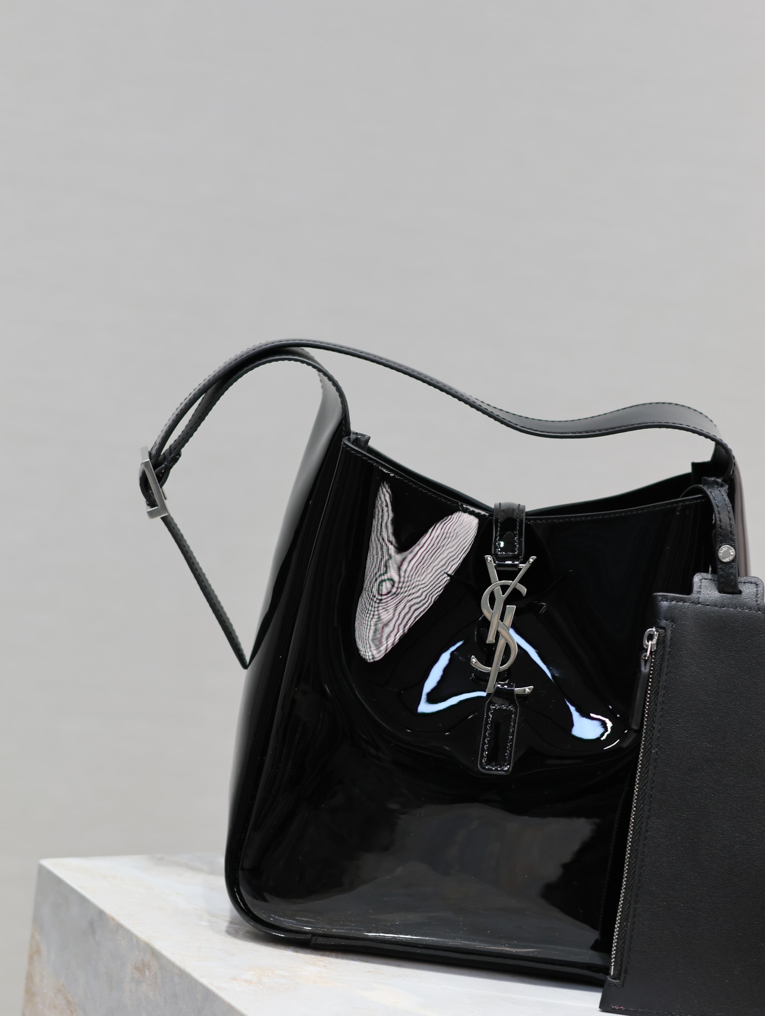 [TOP] Yves Saint Laurent YSL Patent Leather Le 5A7 Bag 23×22×8.5cm - Black&SHW