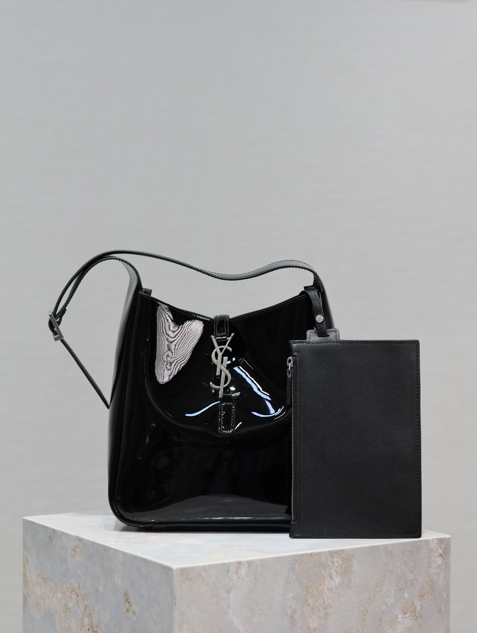 [TOP] Yves Saint Laurent YSL Patent Leather Le 5A7 Bag 23×22×8.5cm - Black&SHW