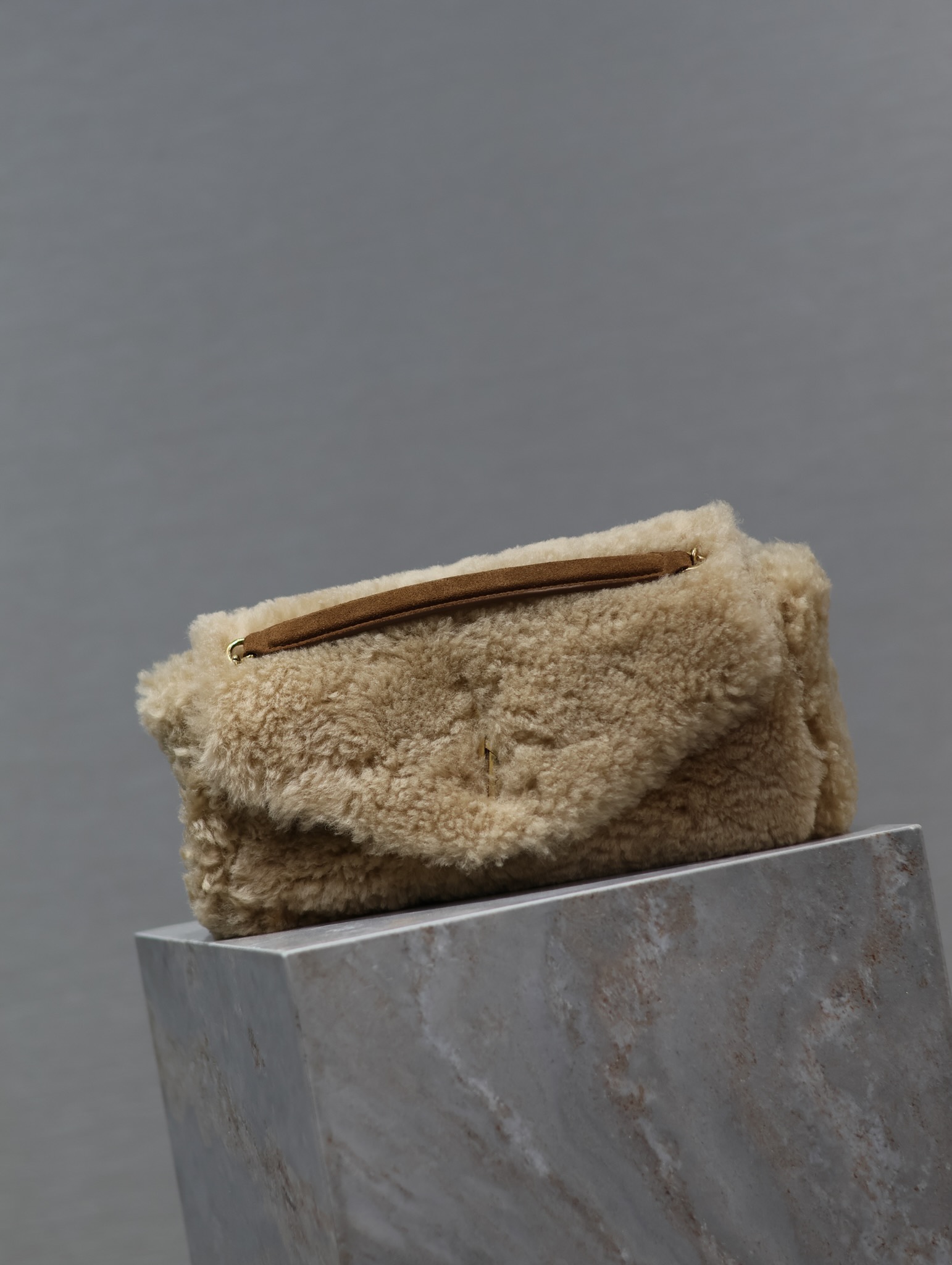 [TOP] Yves Saint Laurent YSL Lamb Wool Chain Bag - Beige&GHW - 26×14×7cm