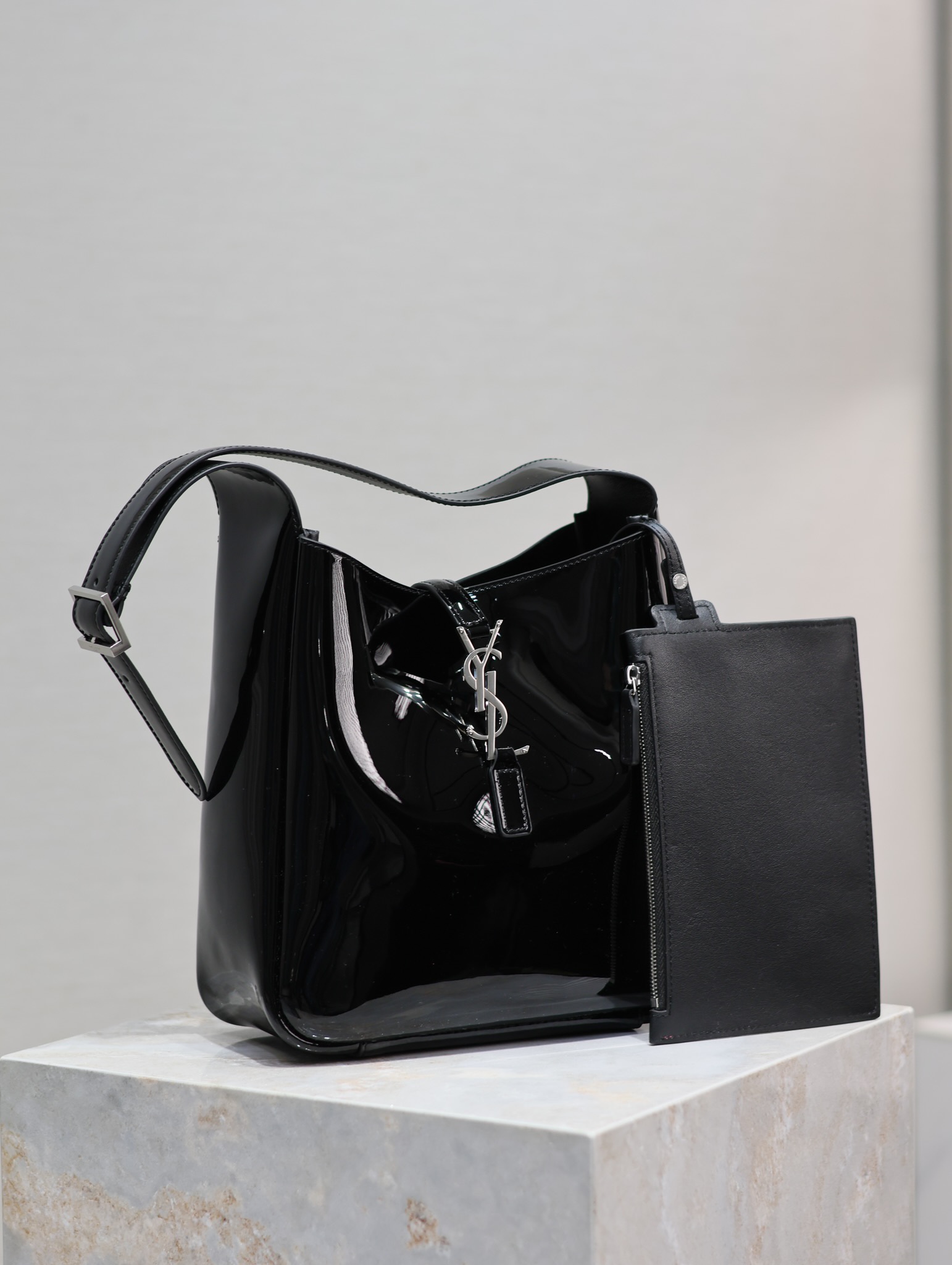 [TOP] Yves Saint Laurent YSL Patent Leather Le 5A7 Bag 23×22×8.5cm - Black&SHW