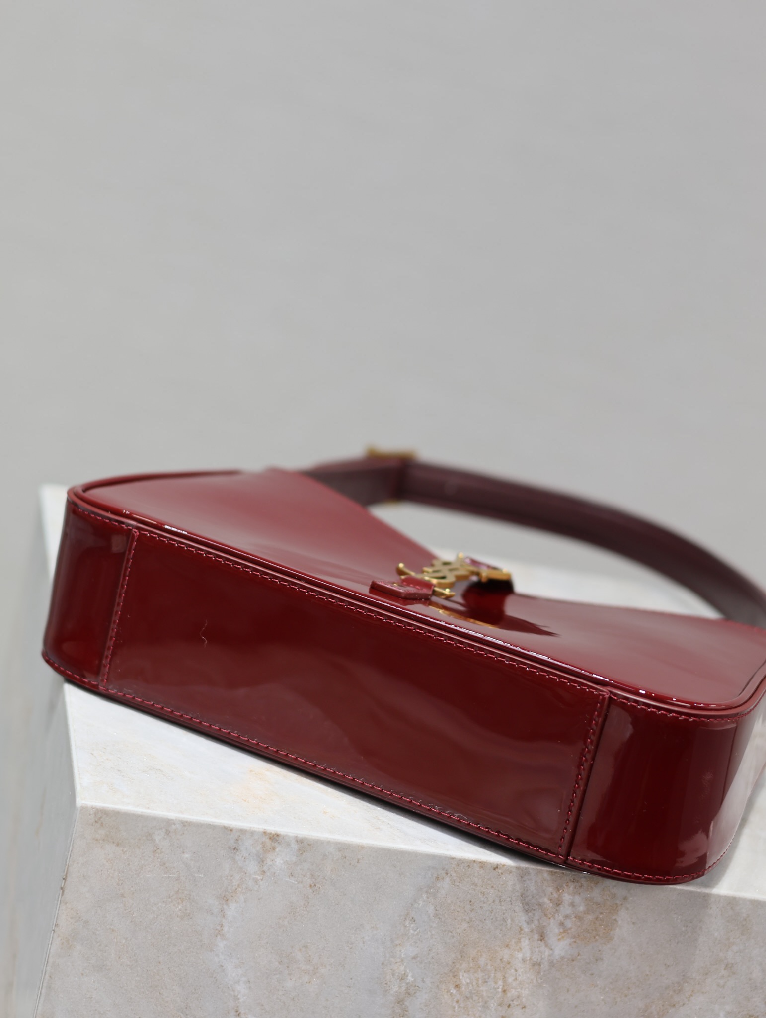 [TOP] Yves Saint Laurent YSL Patent Leather Le 5A7 Bag 25X14X6cm - Jujube Red&GHW