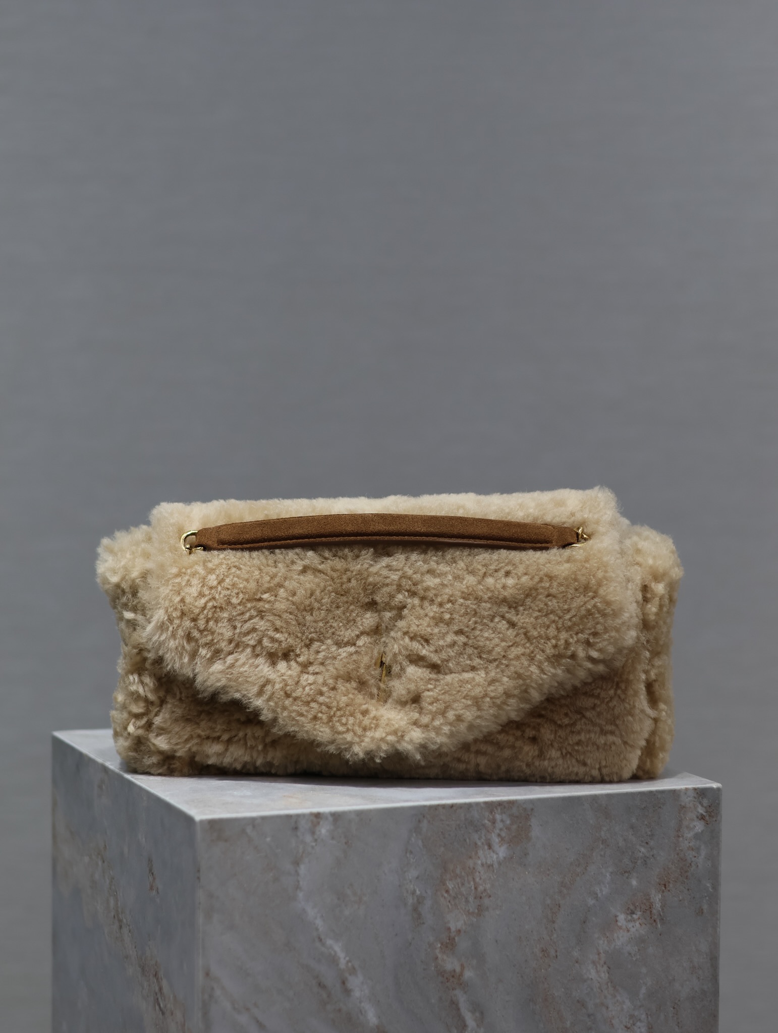 [TOP] Yves Saint Laurent YSL Lamb Wool Chain Bag - Beige&GHW - 26×14×7cm