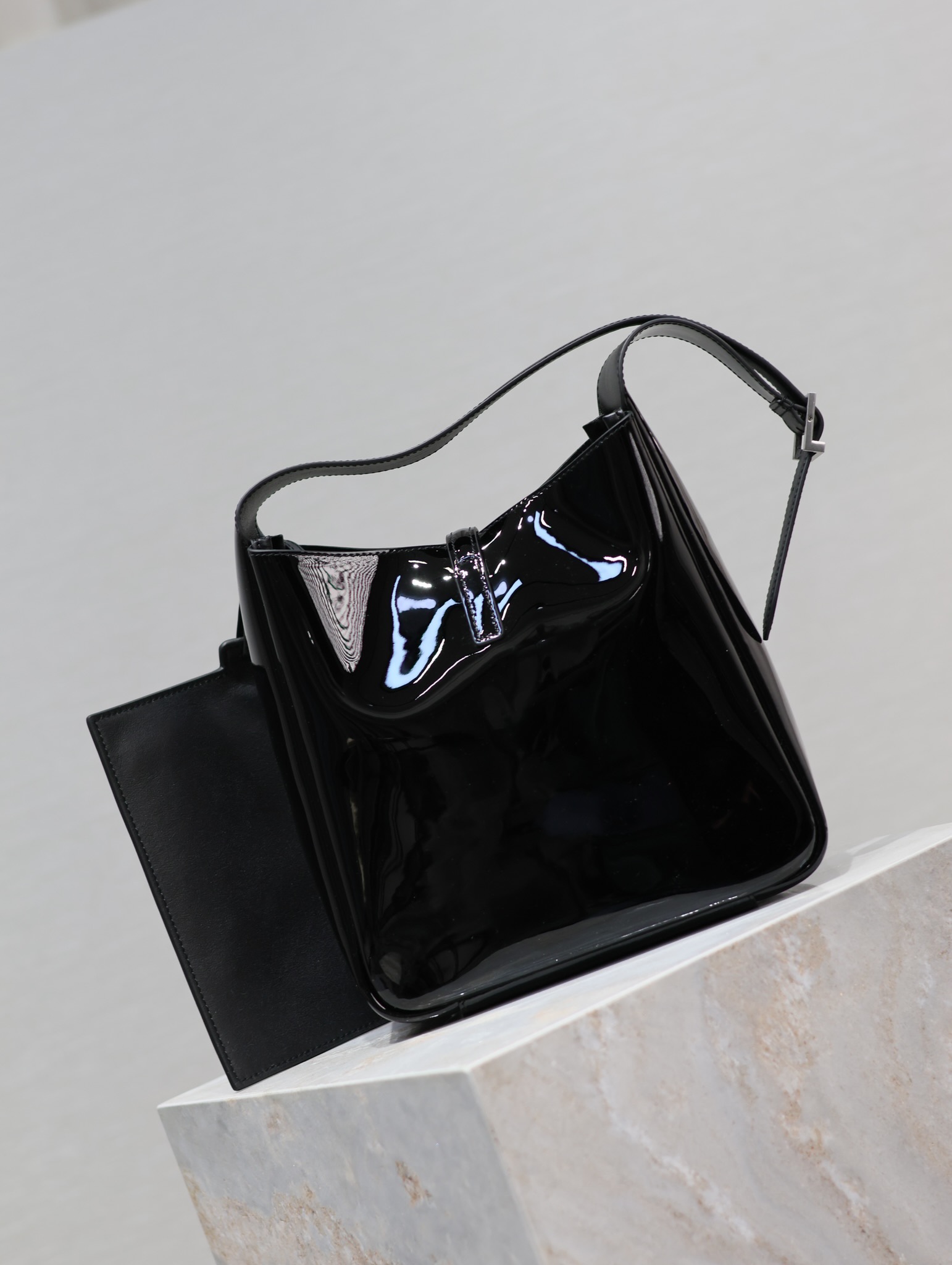[TOP] Yves Saint Laurent YSL Patent Leather Le 5A7 Bag 23×22×8.5cm - Black&SHW