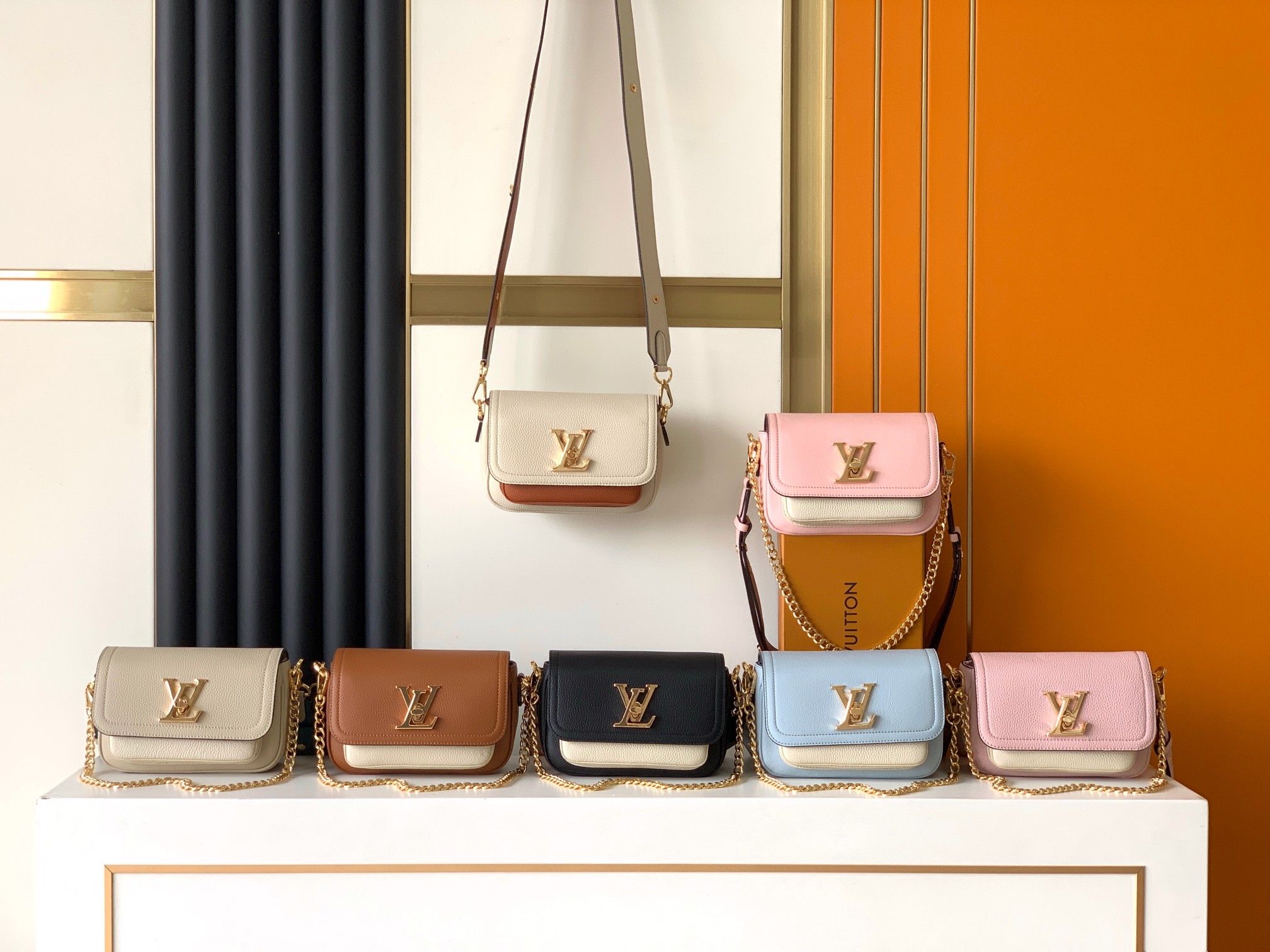 [TOP] Louis Vuitton LV L*V Lock Me Tender - 7 Colors - 19x13x8cm