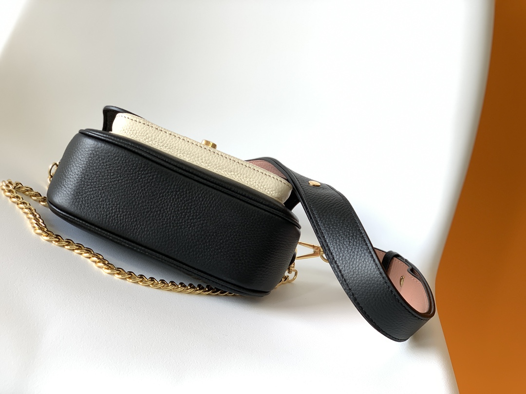 [TOP] Louis Vuitton LV L*V Lock Me Tender - 7 Colors - 19x13x8cm