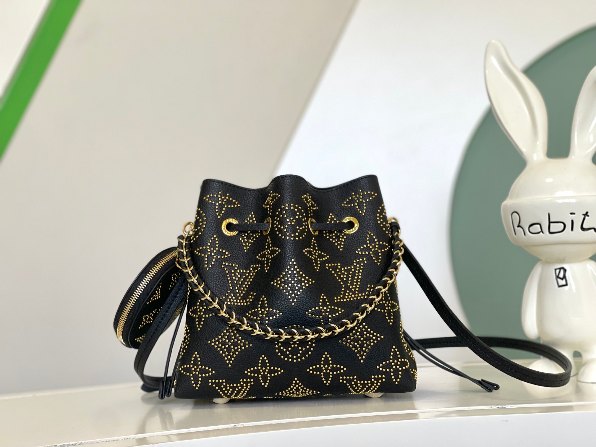 [TOP] Louis Vuitton LV Carved Cowhide Leather Bella Bucket Bag - 19x22x14cm - 2 Colors