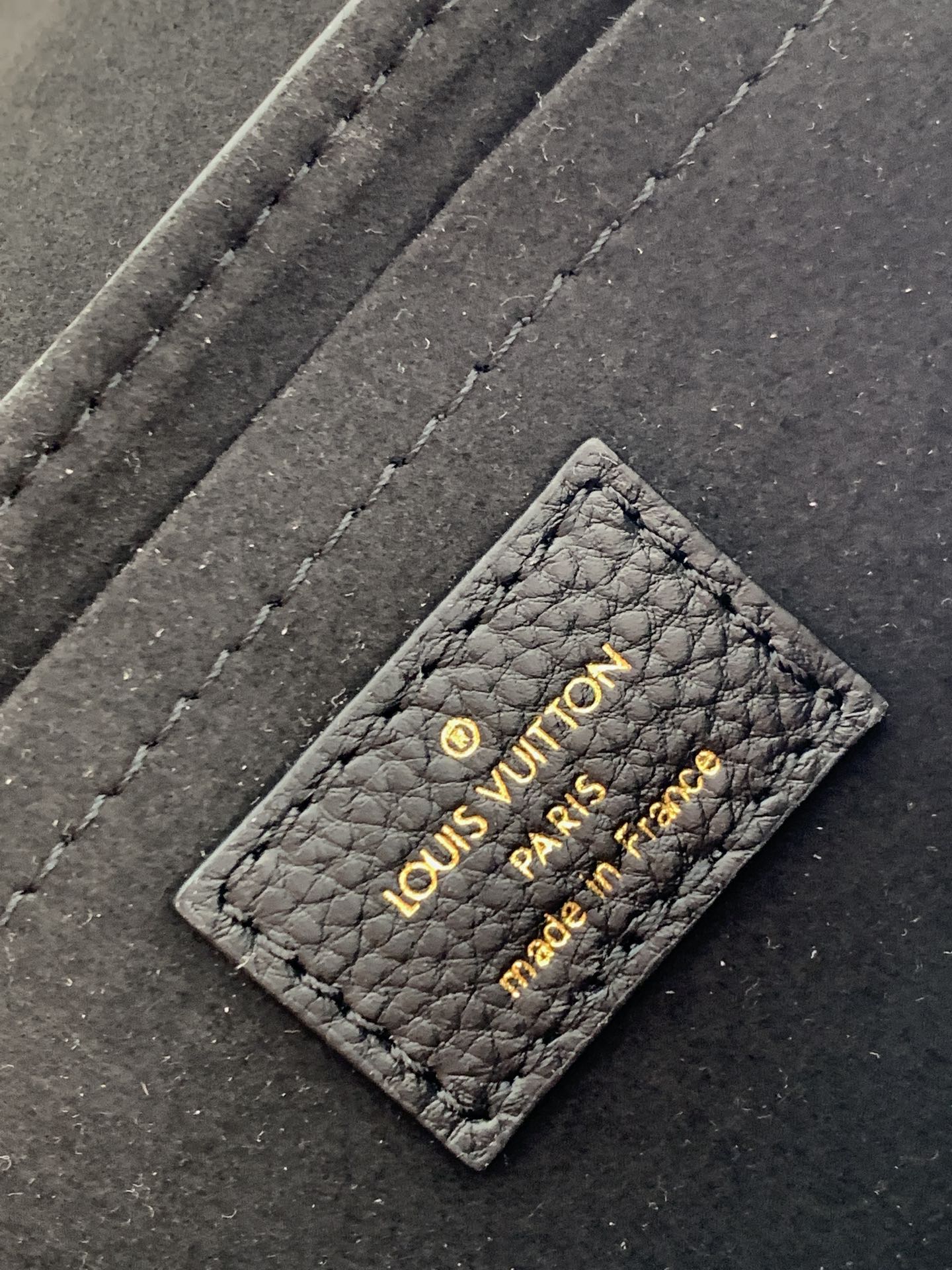 [TOP] Louis Vuitton LV L*V Lock Me Tender - 7 Colors - 19x13x8cm