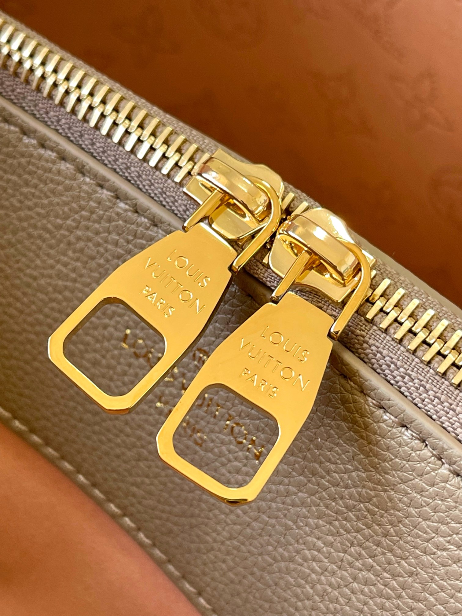 [TOP] Louis Vuitton LV Carved Cowhide Leather Bella Tote Bag - 32x23x13CM - Gray