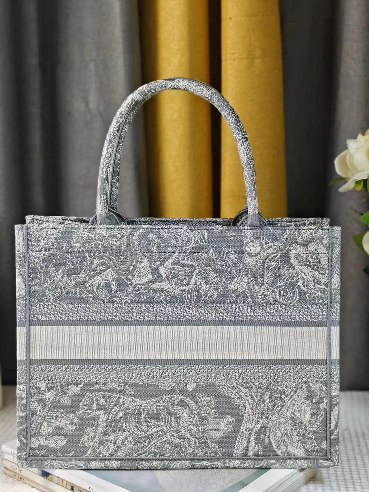 [TOP] Christian Dior Tiger Embroidery Pattern Tote Handbags 36cm/41cm - 2 Sizes