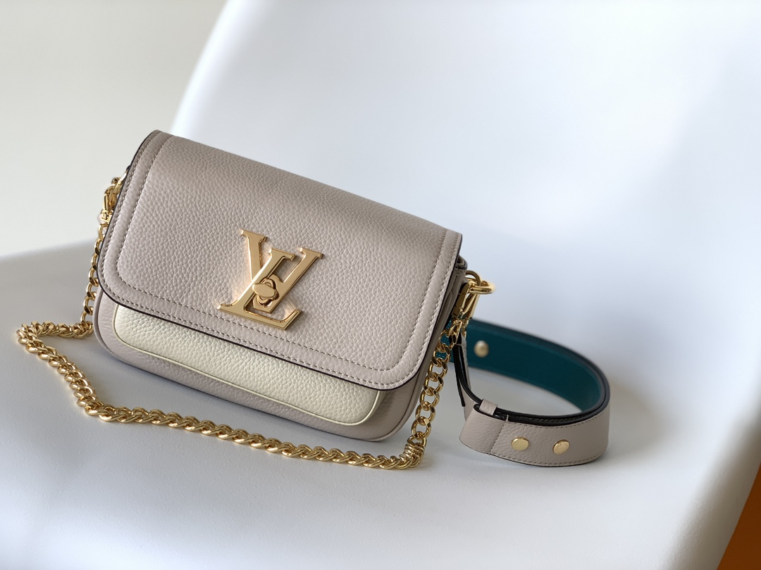 [TOP] Louis Vuitton LV L*V Lock Me Tender - 7 Colors - 19x13x8cm