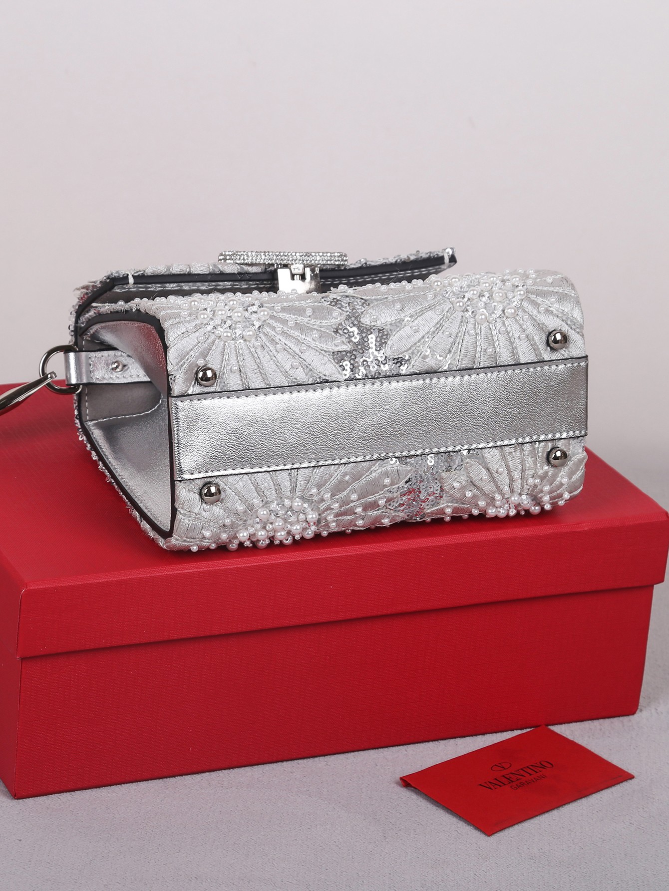 [TOP] VALENTINO Garavani VSLING Bag with Embroidery & Crystal Embellishment Mini 19x13x9cm - Silver