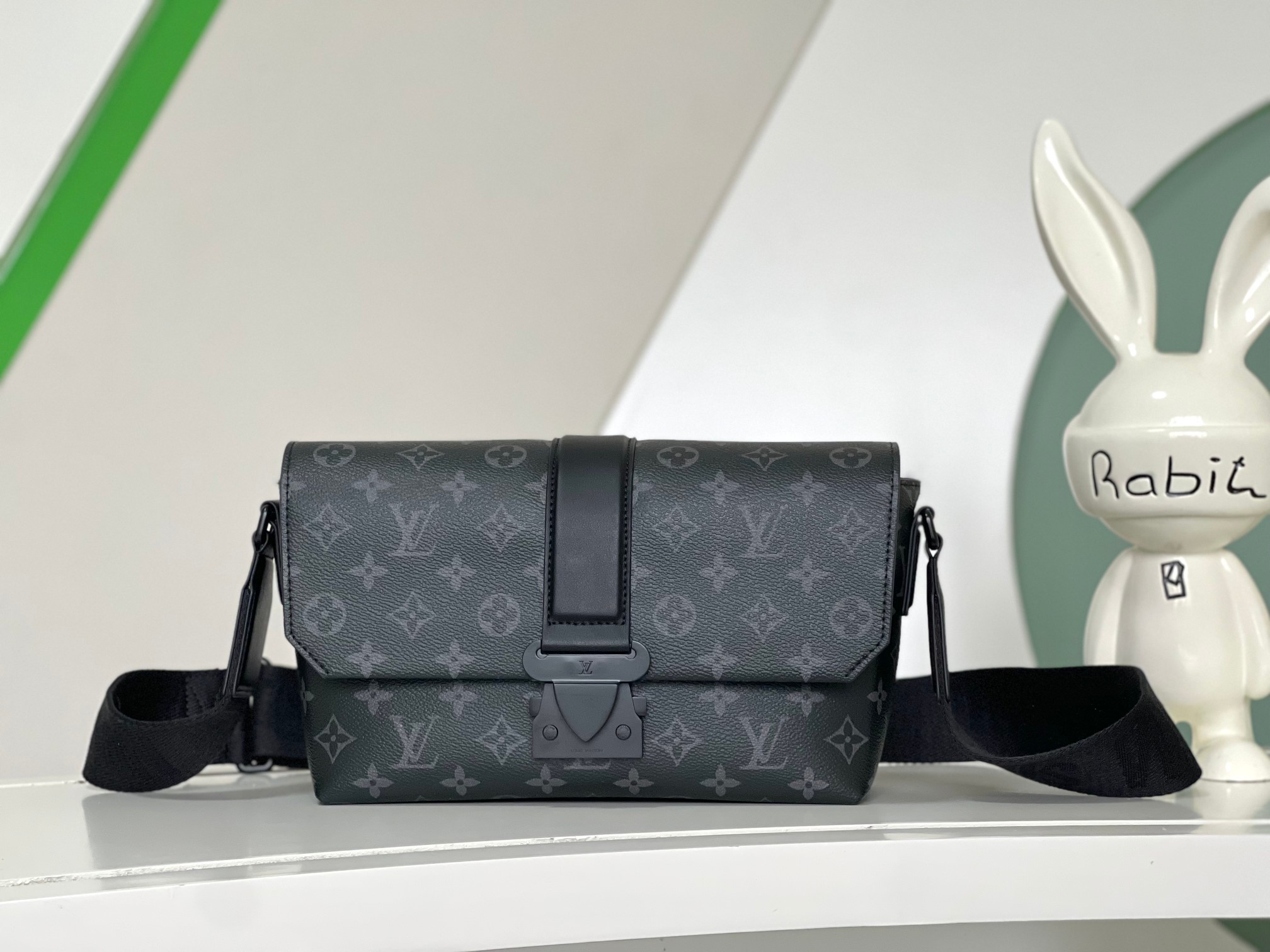 [TOP] Louis Vuitton LV Men's Monogram-Embossed Taurillon Leather Bag  - 28x16x10CM - Black