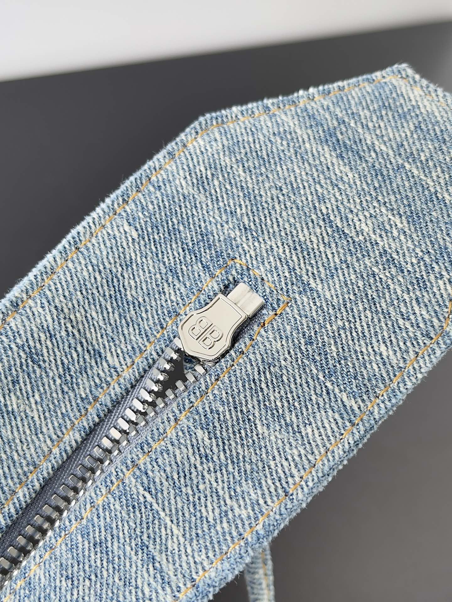 [TOP] BALENCIAGA Le Cagole Bag Motorcycle Bag Denim  39 CM - Denim