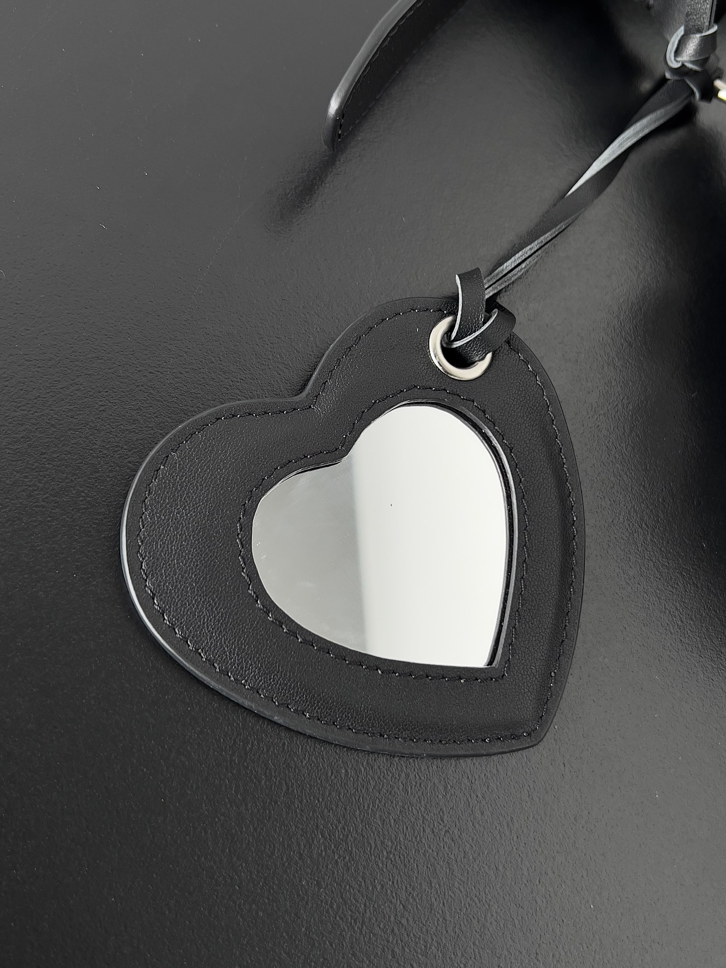 [TOP] BALENCIAGA Le Cagole Series Handbags Calfskin 25.9 CM - Black