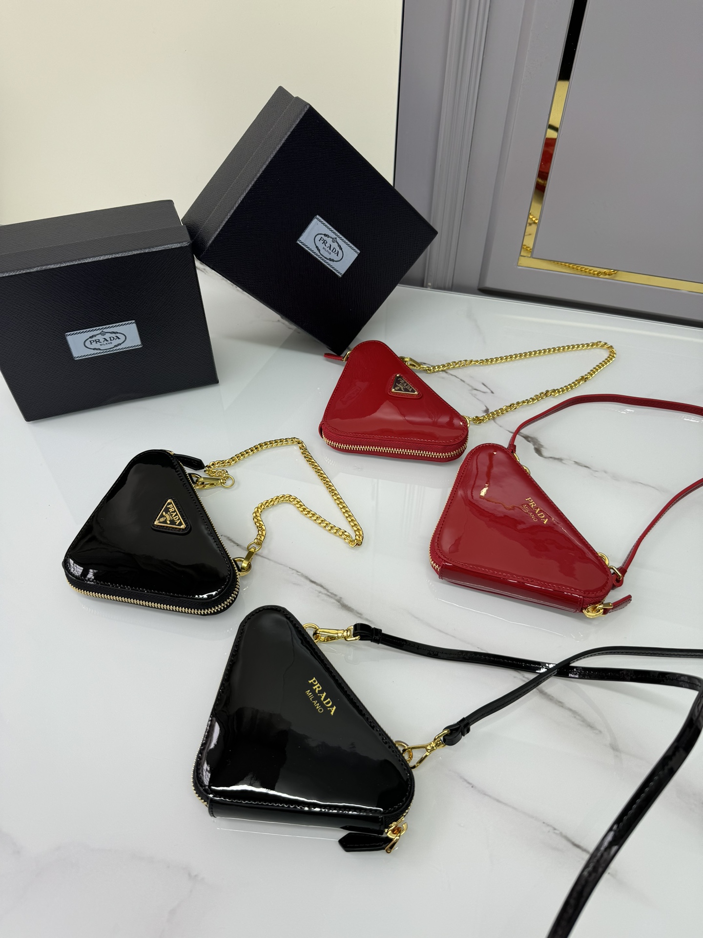 [TOP] PRADA Triangle Bag Patent Leather Mini 15x10x5cm - 2 Color