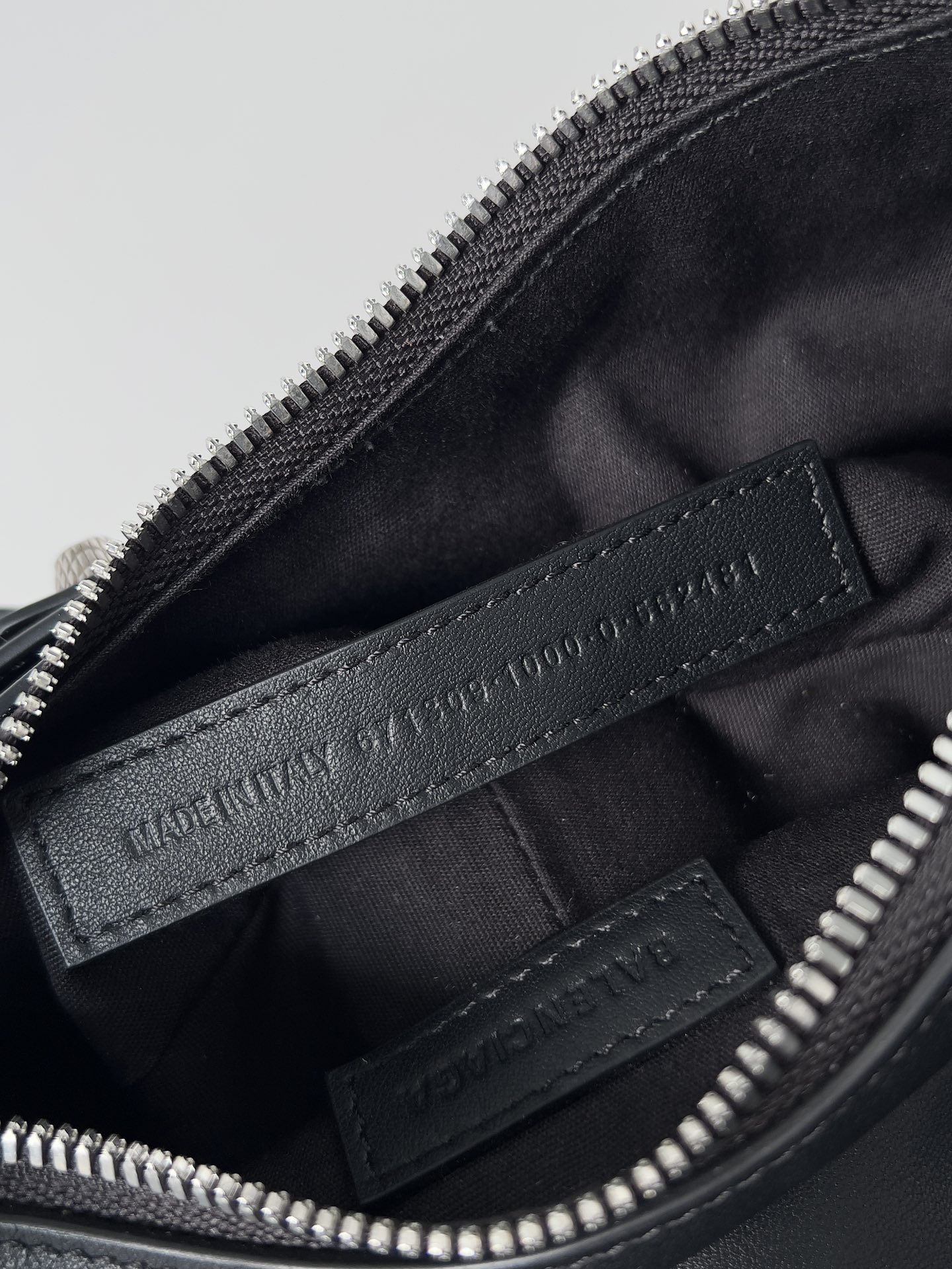 [TOP] BALENCIAGA Le Cagole Series Handbags Calfskin 25.9 CM - Black