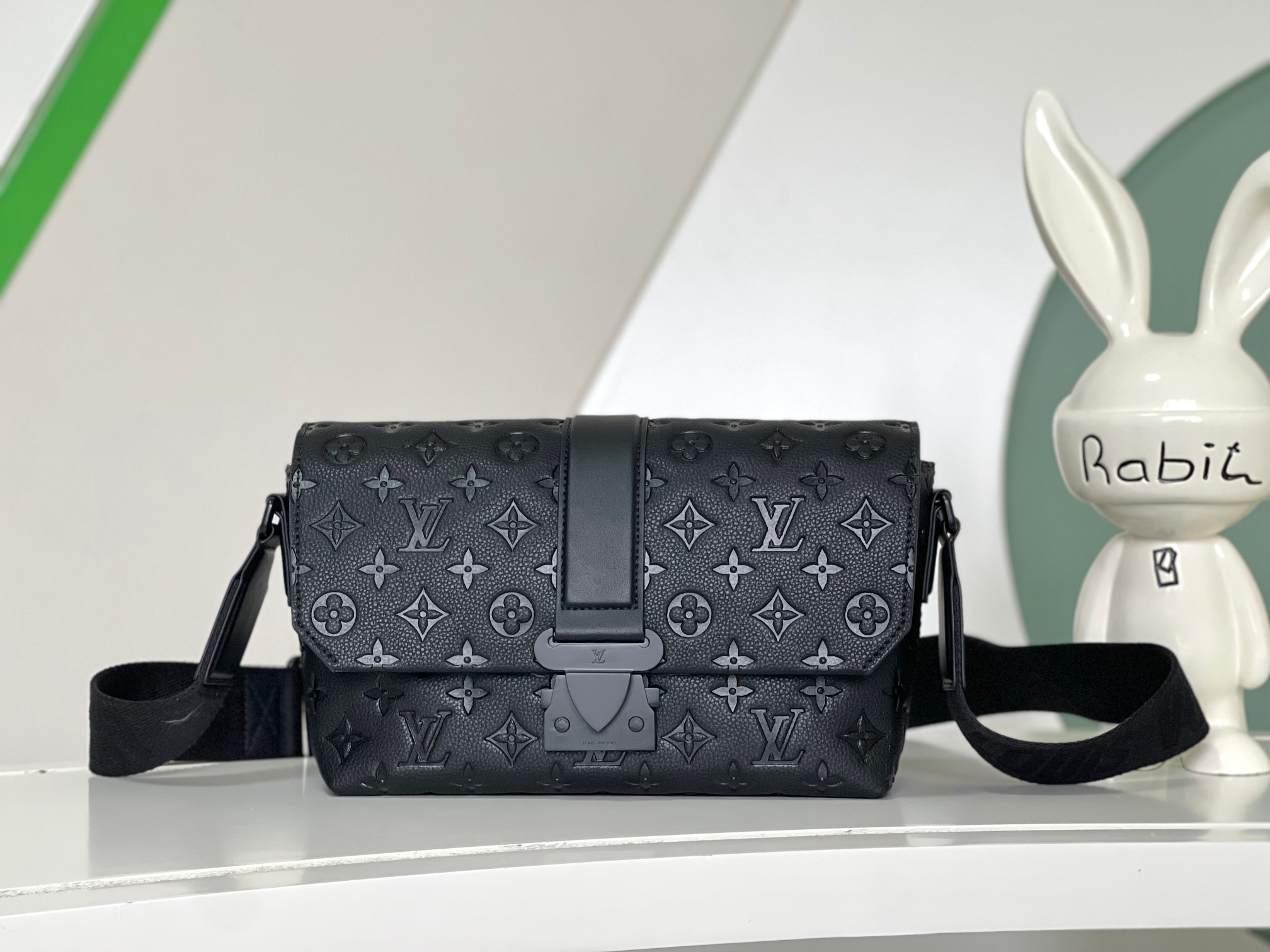 [TOP] Louis Vuitton LV Men's Monogram-Embossed Taurillon Leather Bag  - 28x16x10CM - Black