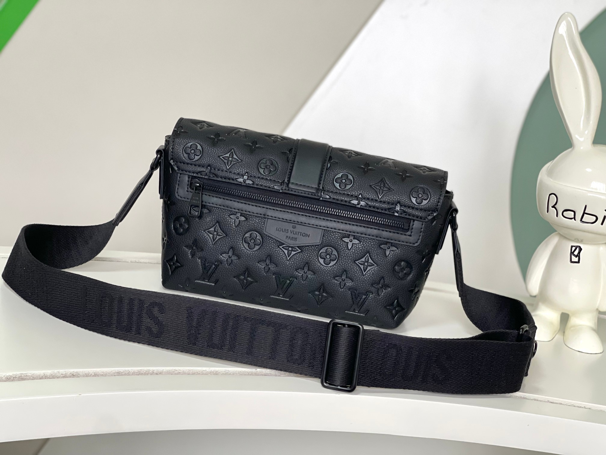 [TOP] Louis Vuitton LV Men's Monogram-Embossed Taurillon Leather Bag  - 28x16x10CM - Black